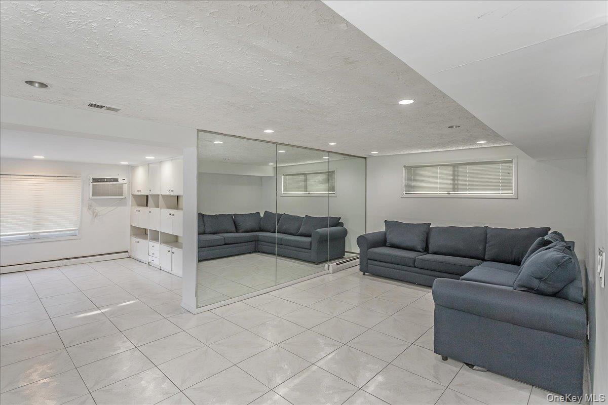 #15 photo, 93 Searingtown Road, Albertson , NY 11507