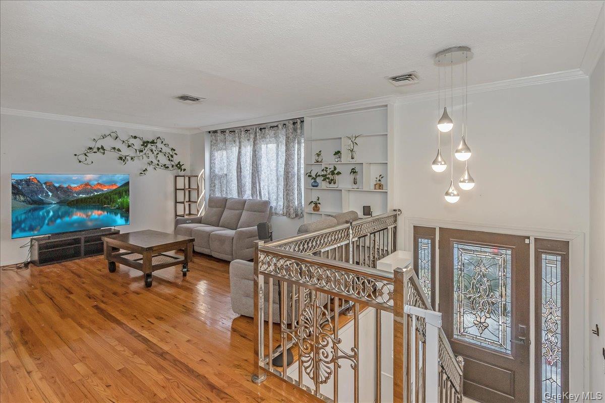 #2 photo, 93 Searingtown Road, Albertson , NY 11507