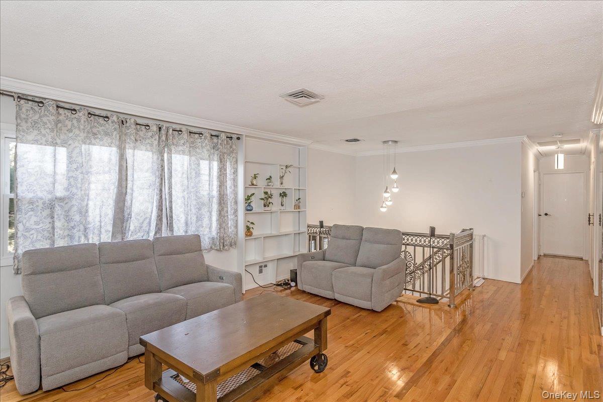 #3 photo, 93 Searingtown Road, Albertson , NY 11507