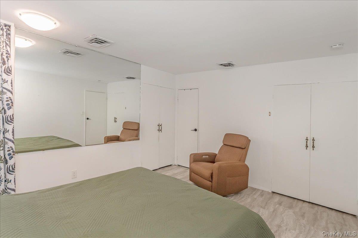 #8 photo, 93 Searingtown Road, Albertson , NY 11507