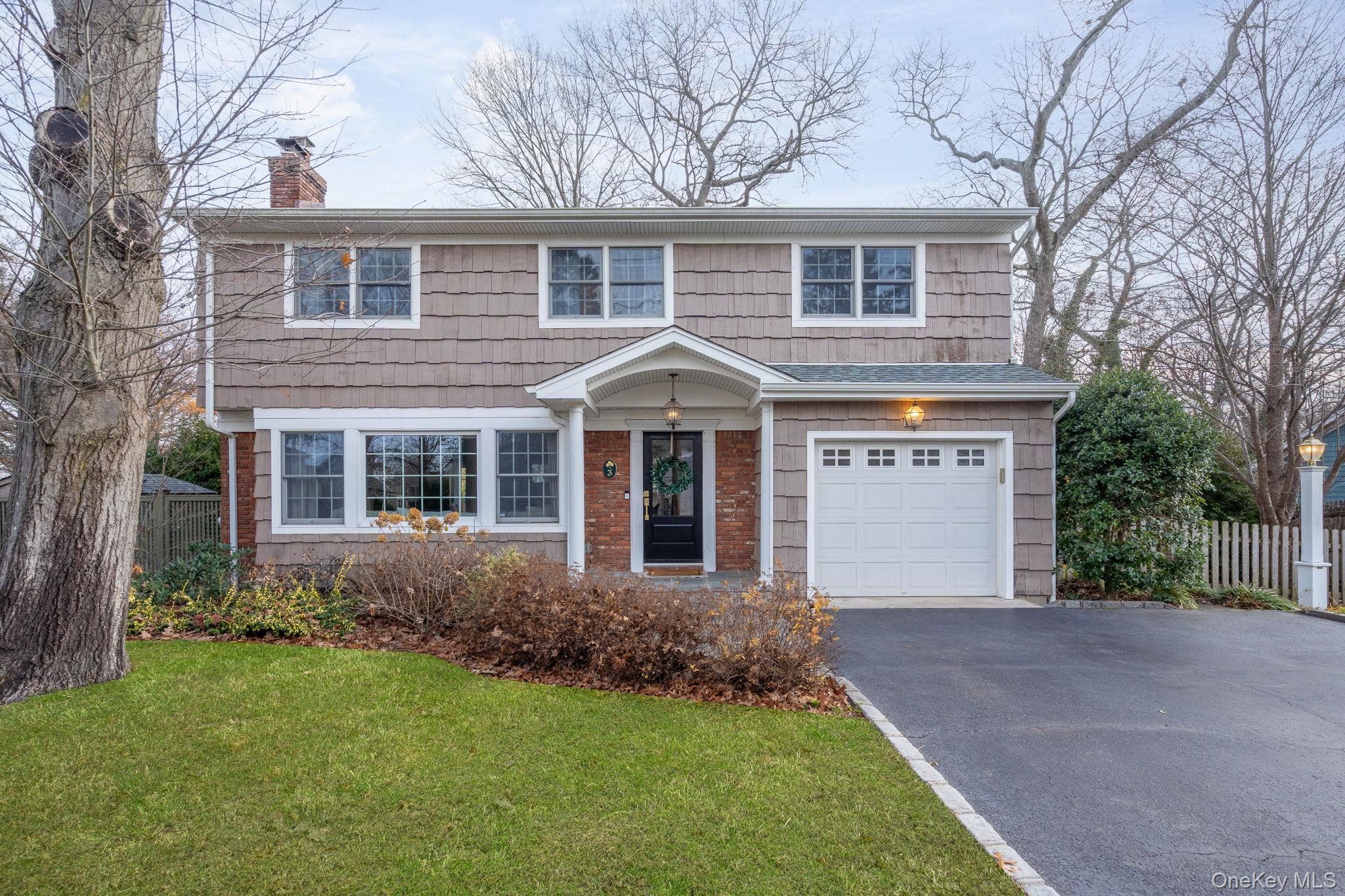 #1 photo, 3 Kew Court, Huntington , NY 11743