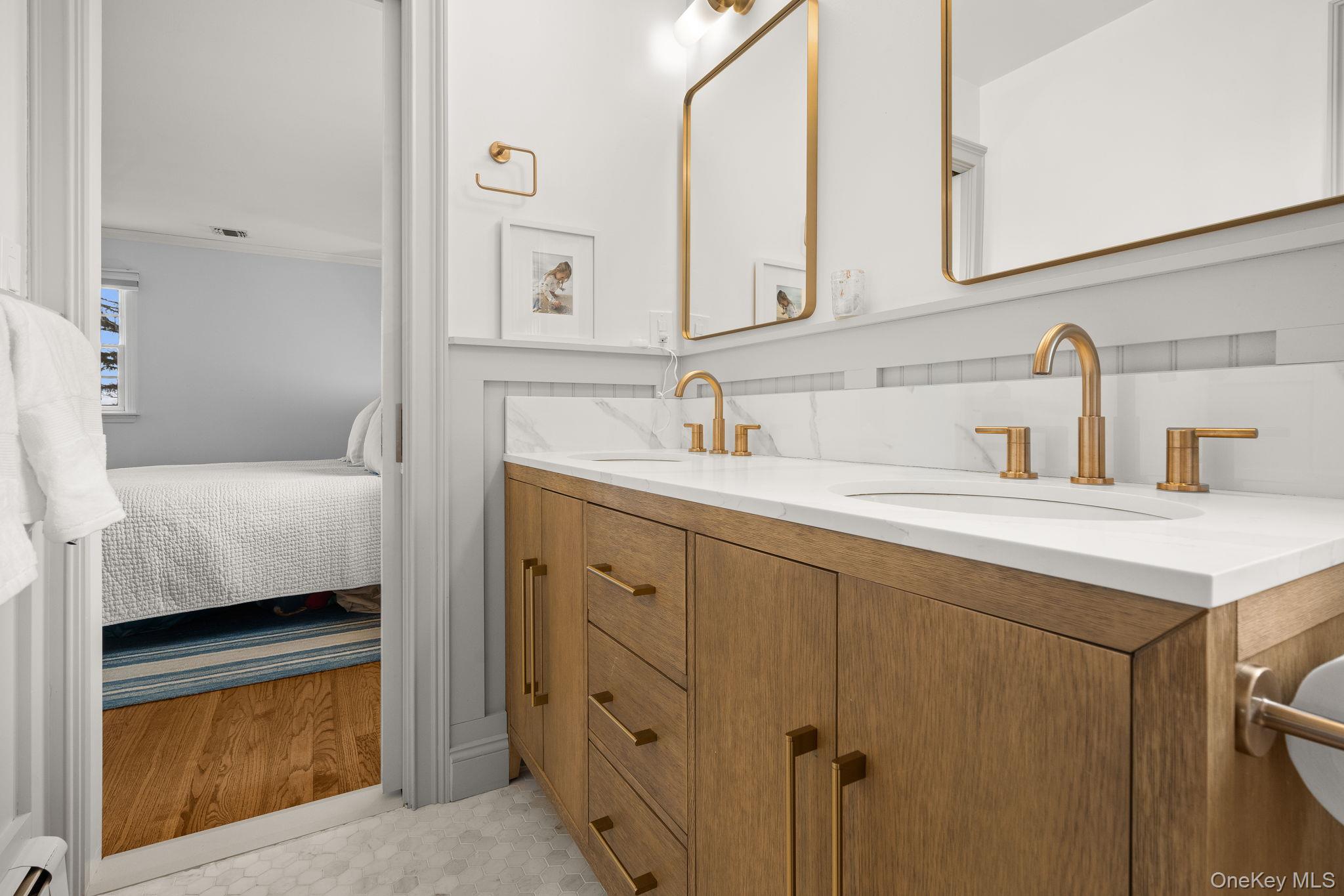 #14 photo, 3 Kew Court, Huntington , NY 11743