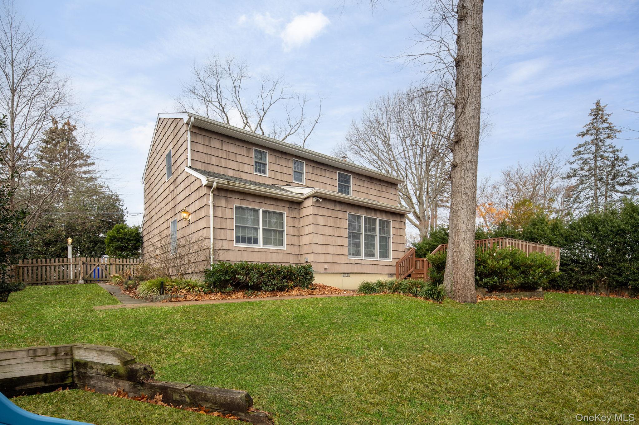 #20 photo, 3 Kew Court, Huntington , NY 11743