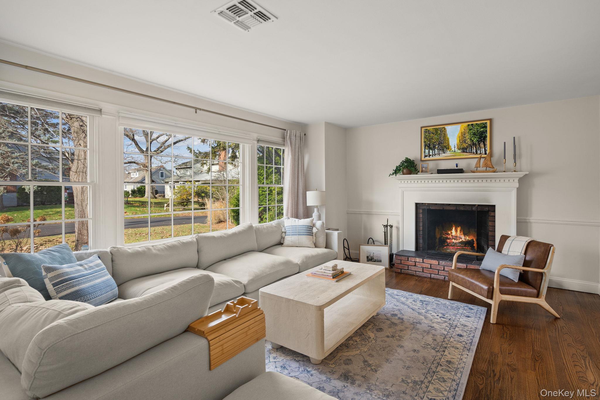 #3 photo, 3 Kew Court, Huntington , NY 11743