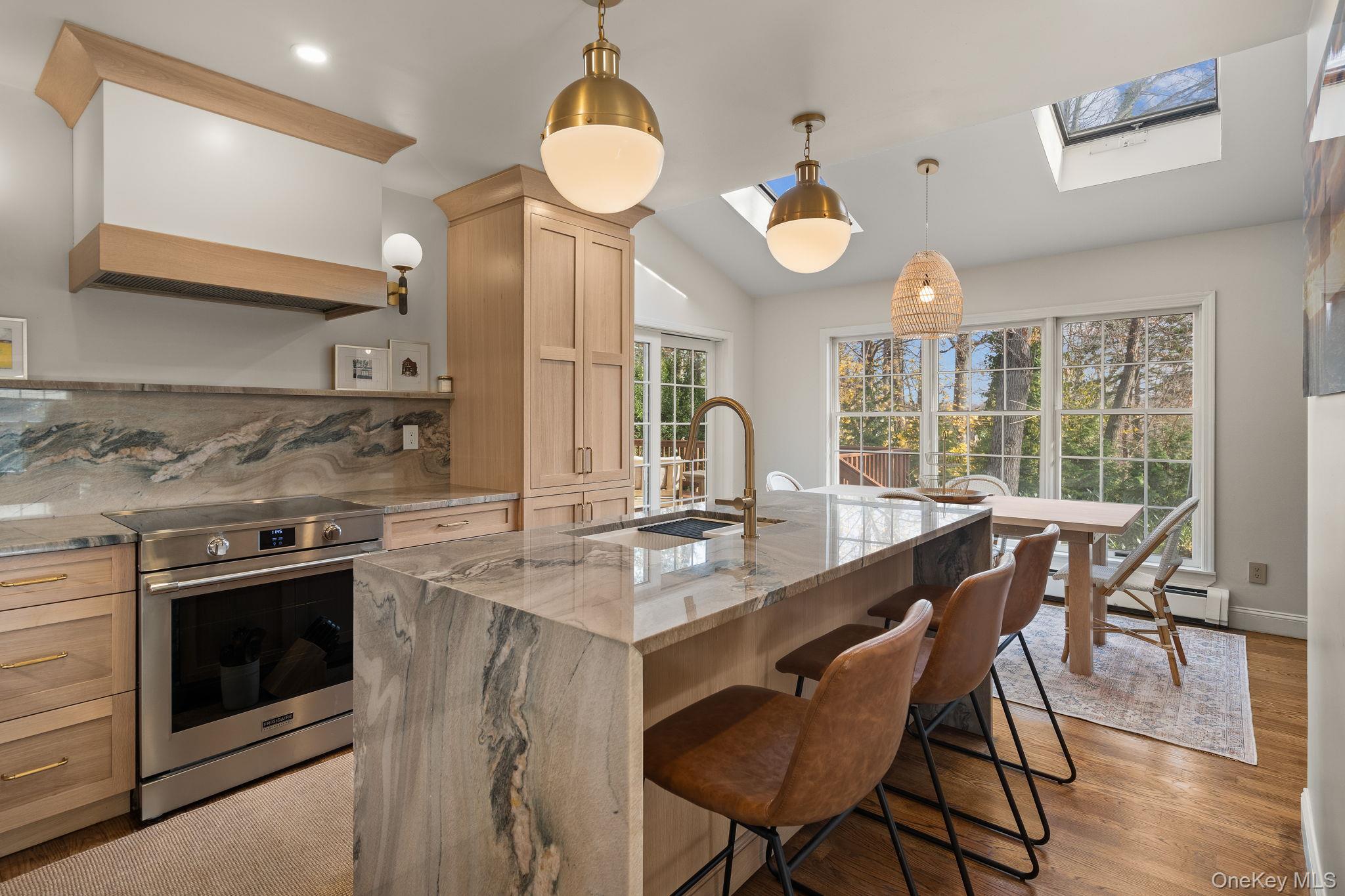 #7 photo, 3 Kew Court, Huntington , NY 11743