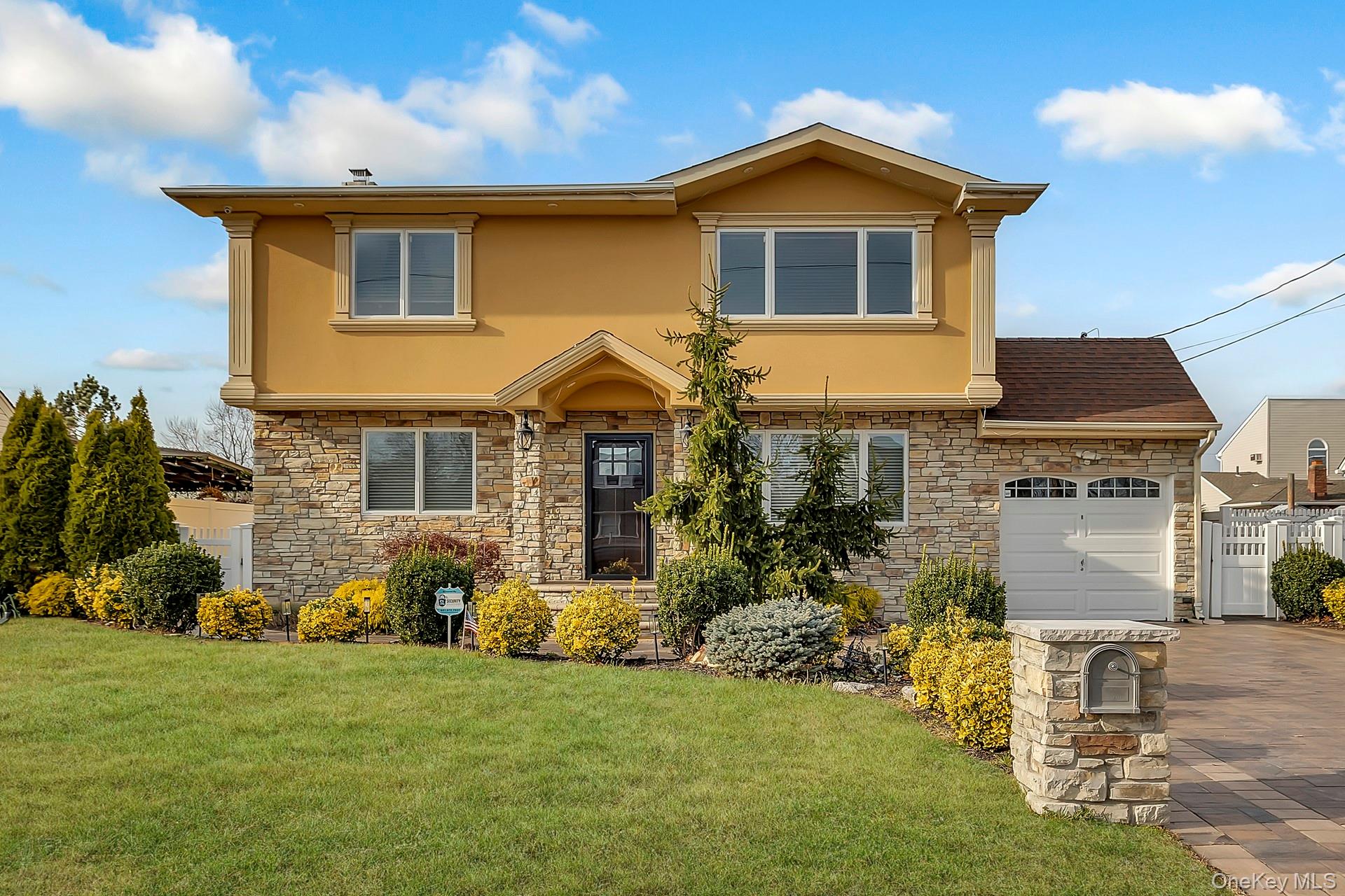 #1 photo, 1863 Chester Drive, নাসাউ কাউন্টি East Meadow , NY 11554