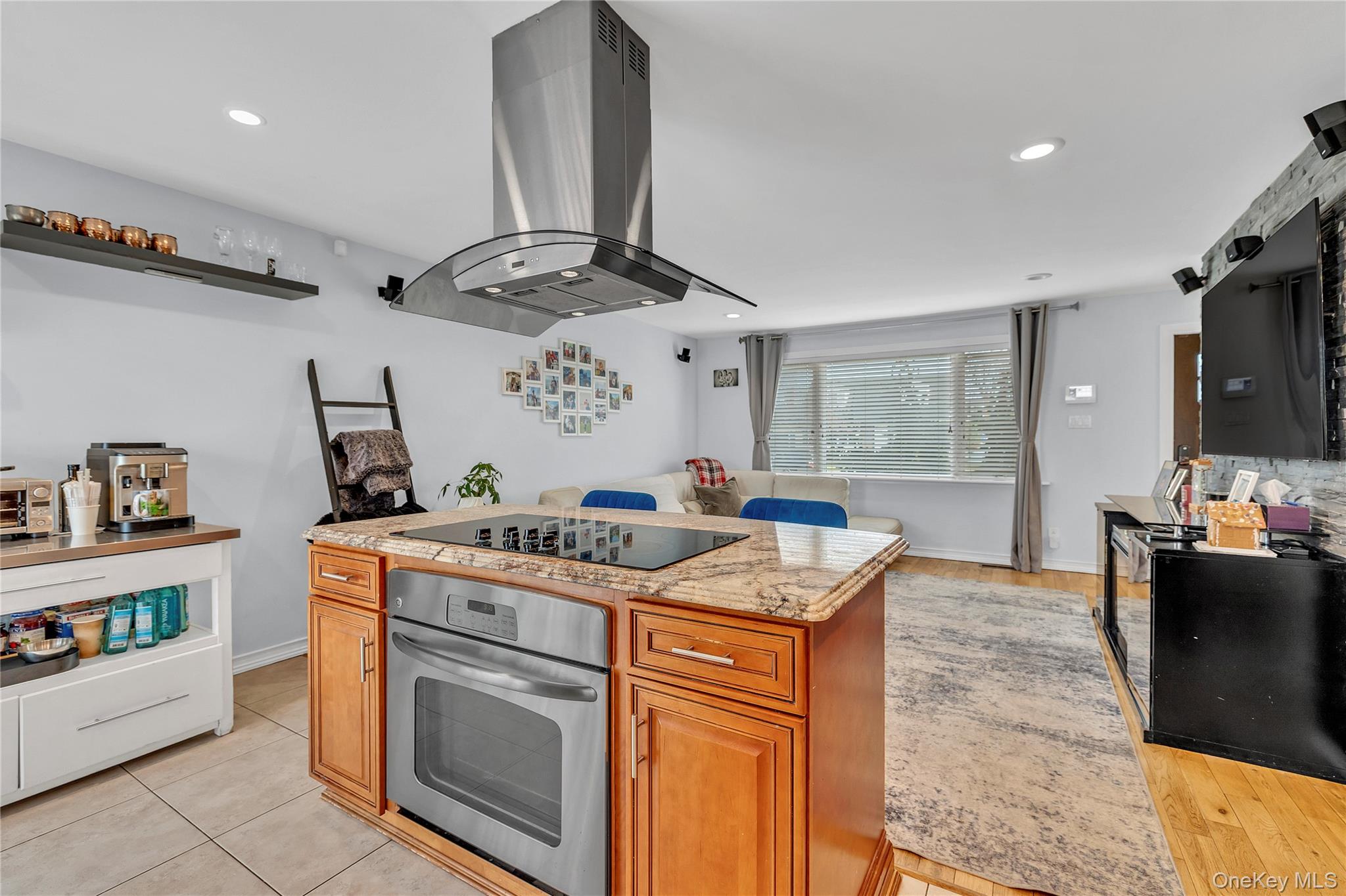 #12 photo, 1863 Chester Drive, নাসাউ কাউন্টি East Meadow , NY 11554