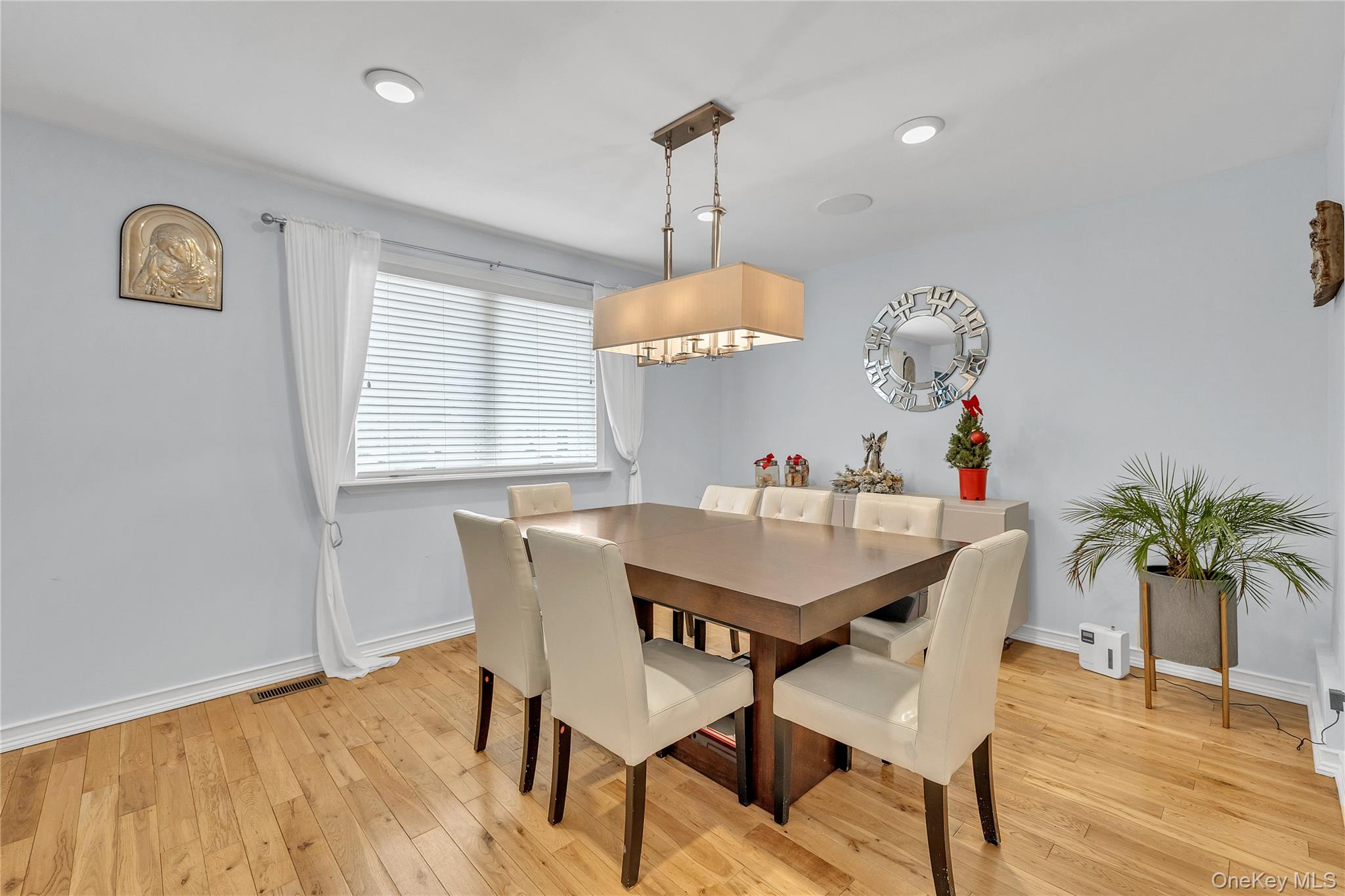 #13 photo, 1863 Chester Drive, নাসাউ কাউন্টি East Meadow , NY 11554