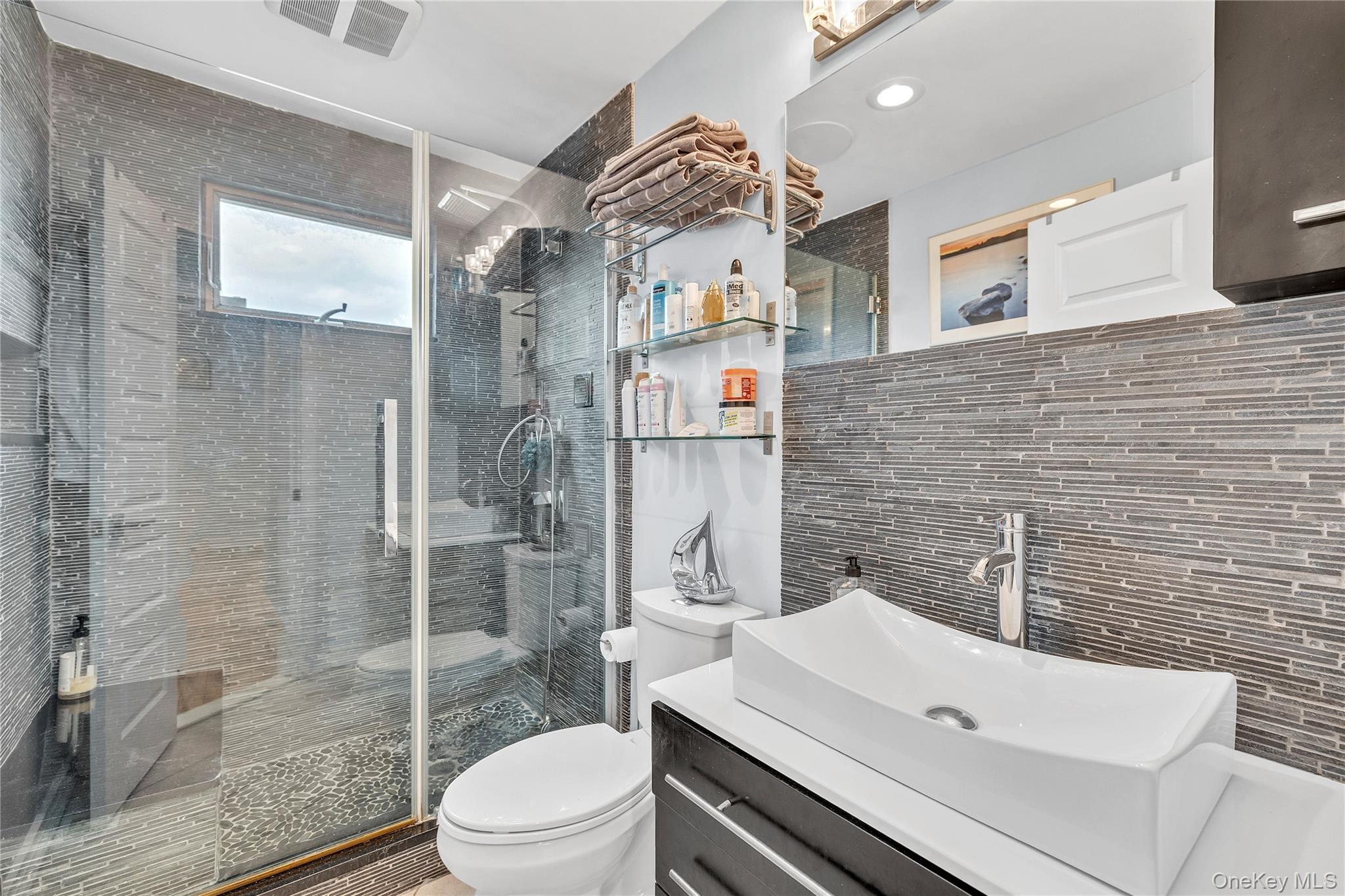 #15 photo, 1863 Chester Drive, নাসাউ কাউন্টি East Meadow , NY 11554