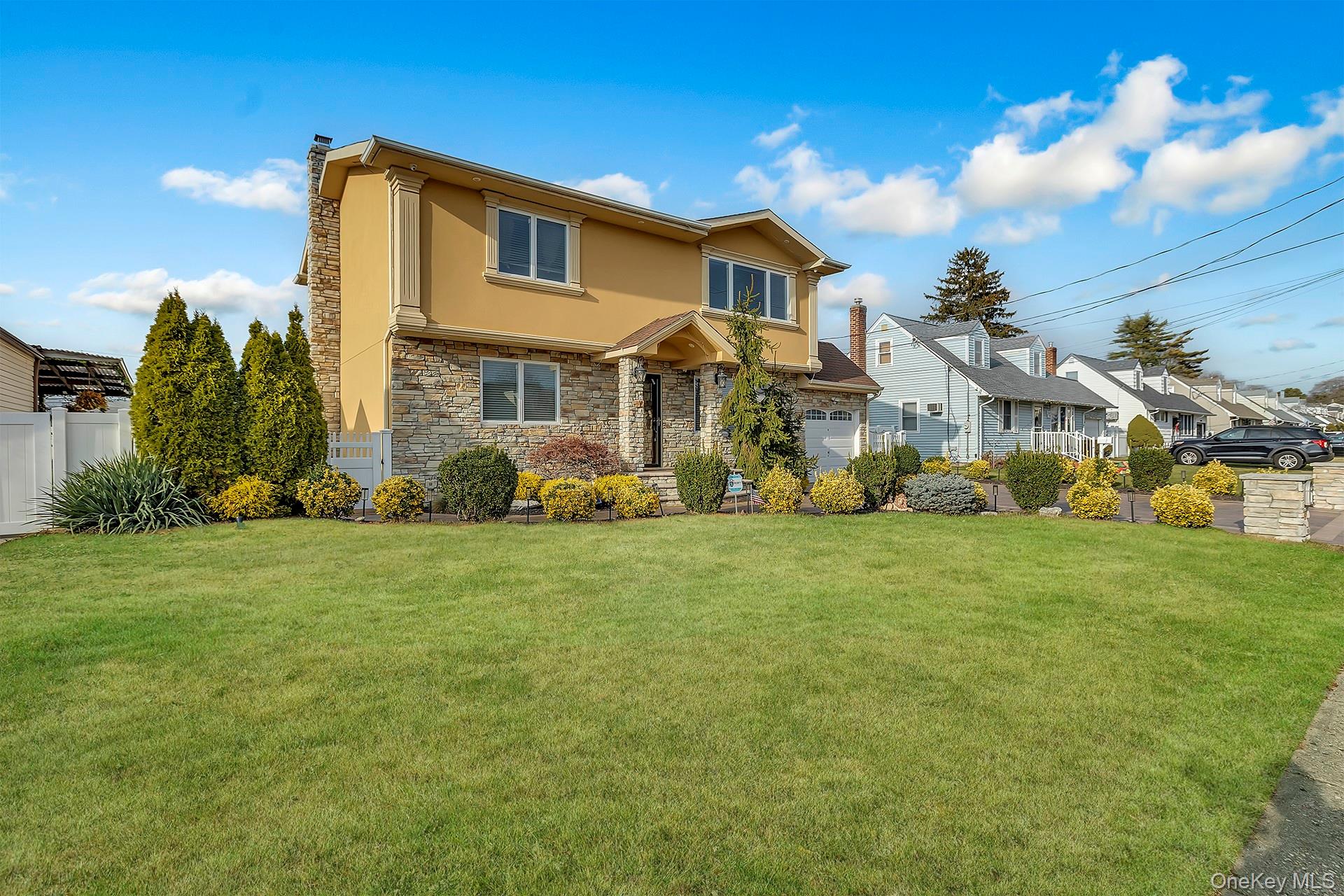 #2 photo, 1863 Chester Drive, নাসাউ কাউন্টি East Meadow , NY 11554