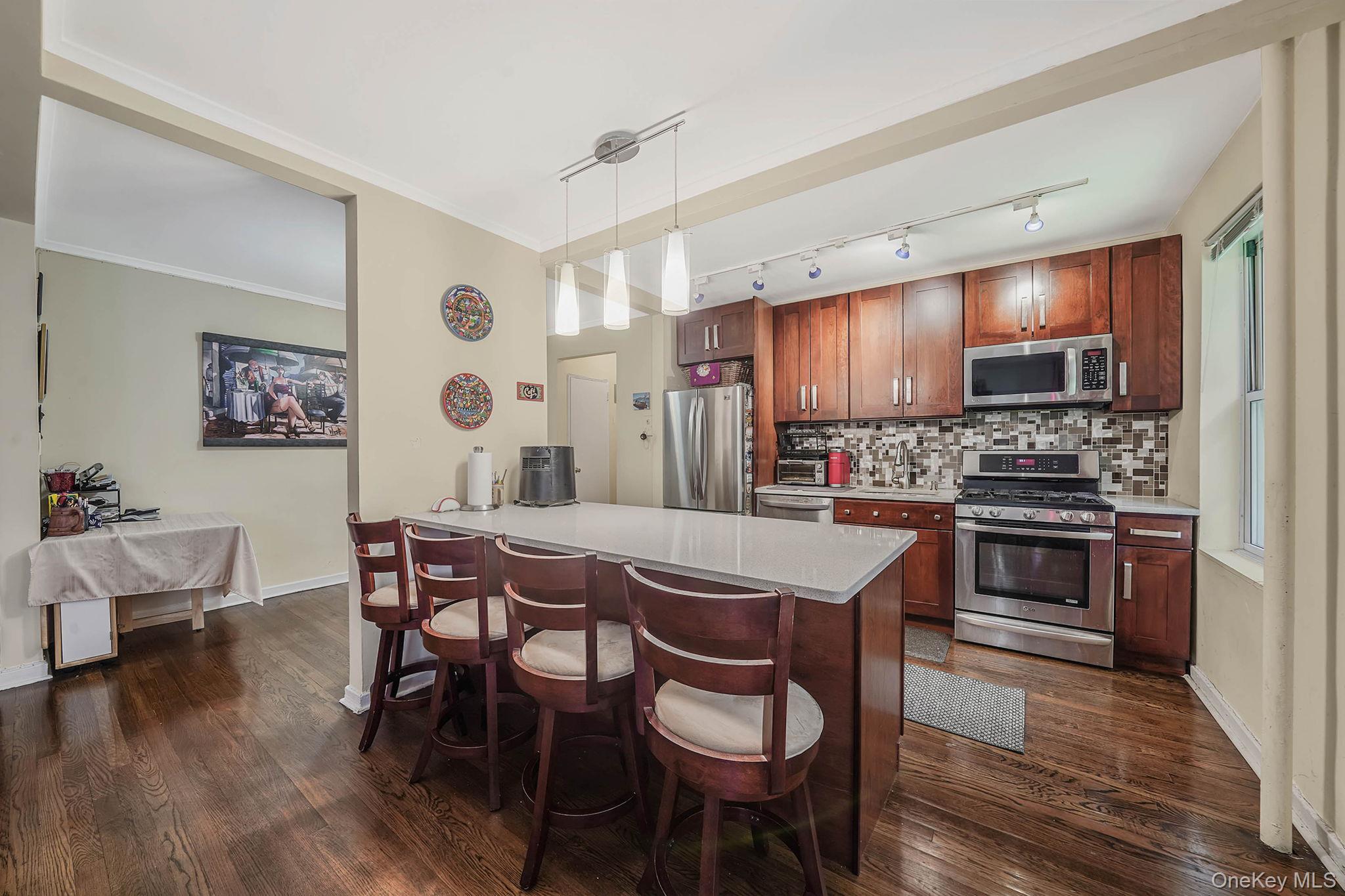 #18 photo, 67-66 108th Street, Forest Hills , NY 11375