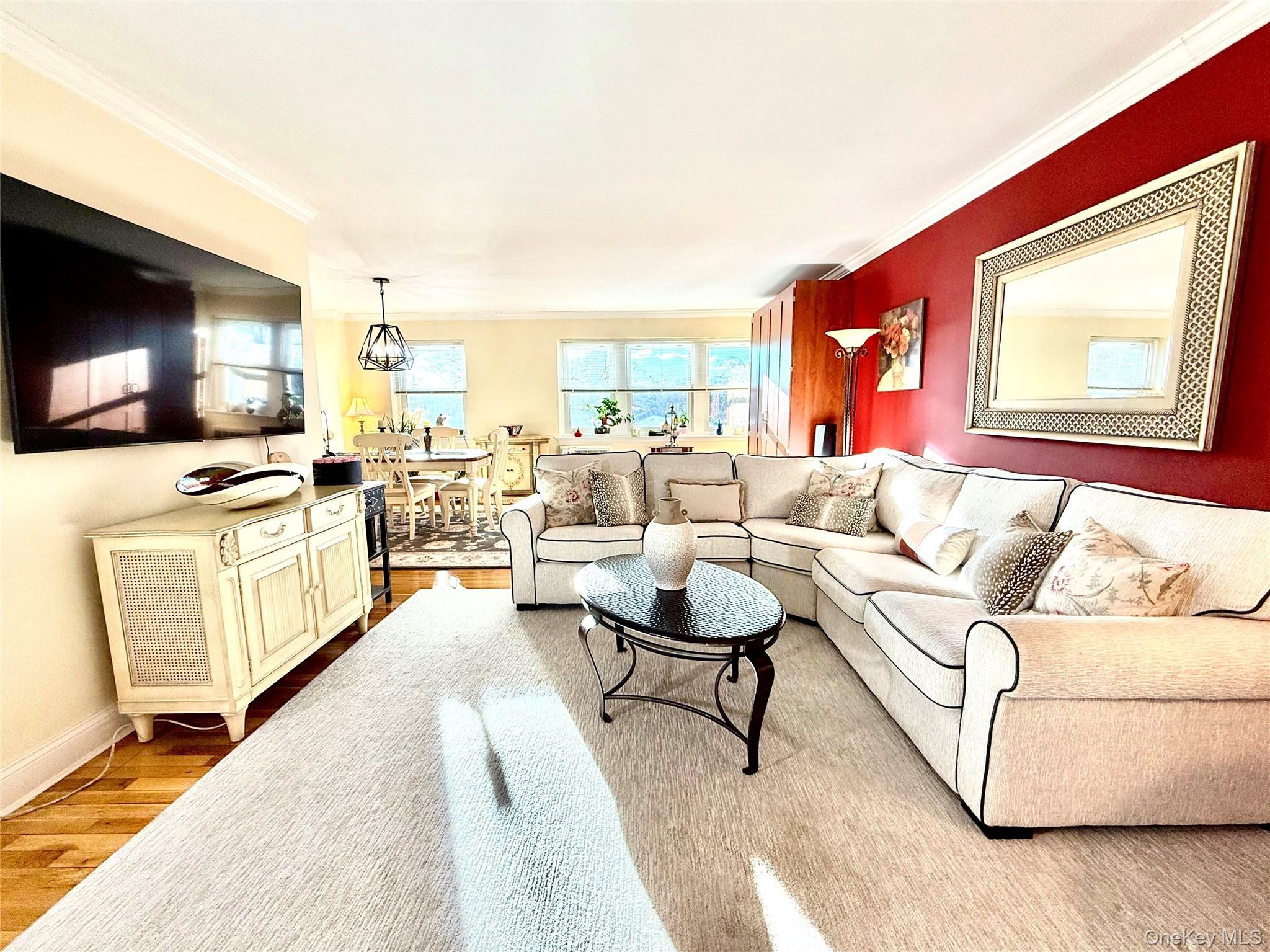 #4 photo, 30 Pearsall Avenue, নাসাউ কাউন্টি Glen Cove , NY 11542