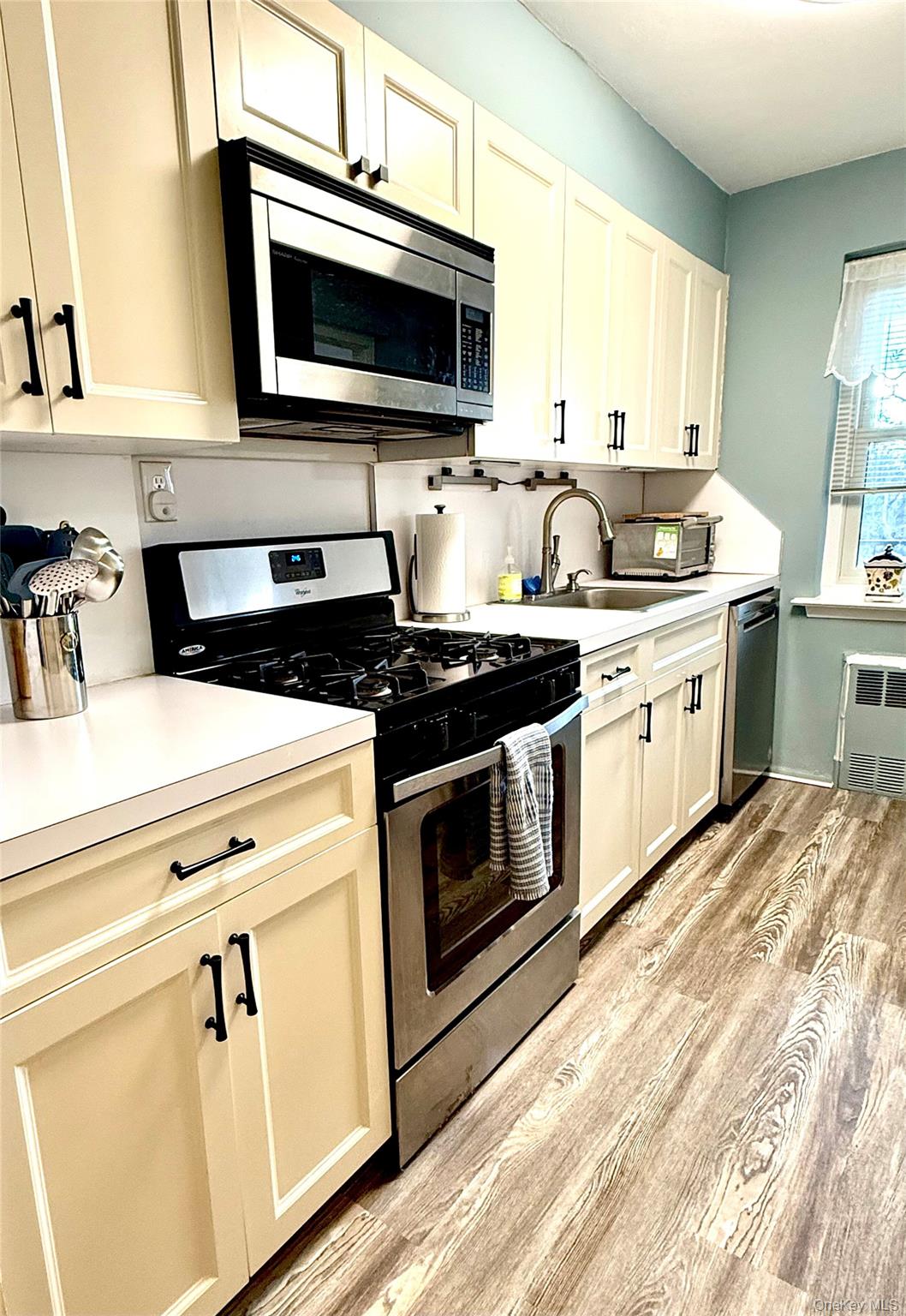 #6 photo, 30 Pearsall Avenue, নাসাউ কাউন্টি Glen Cove , NY 11542