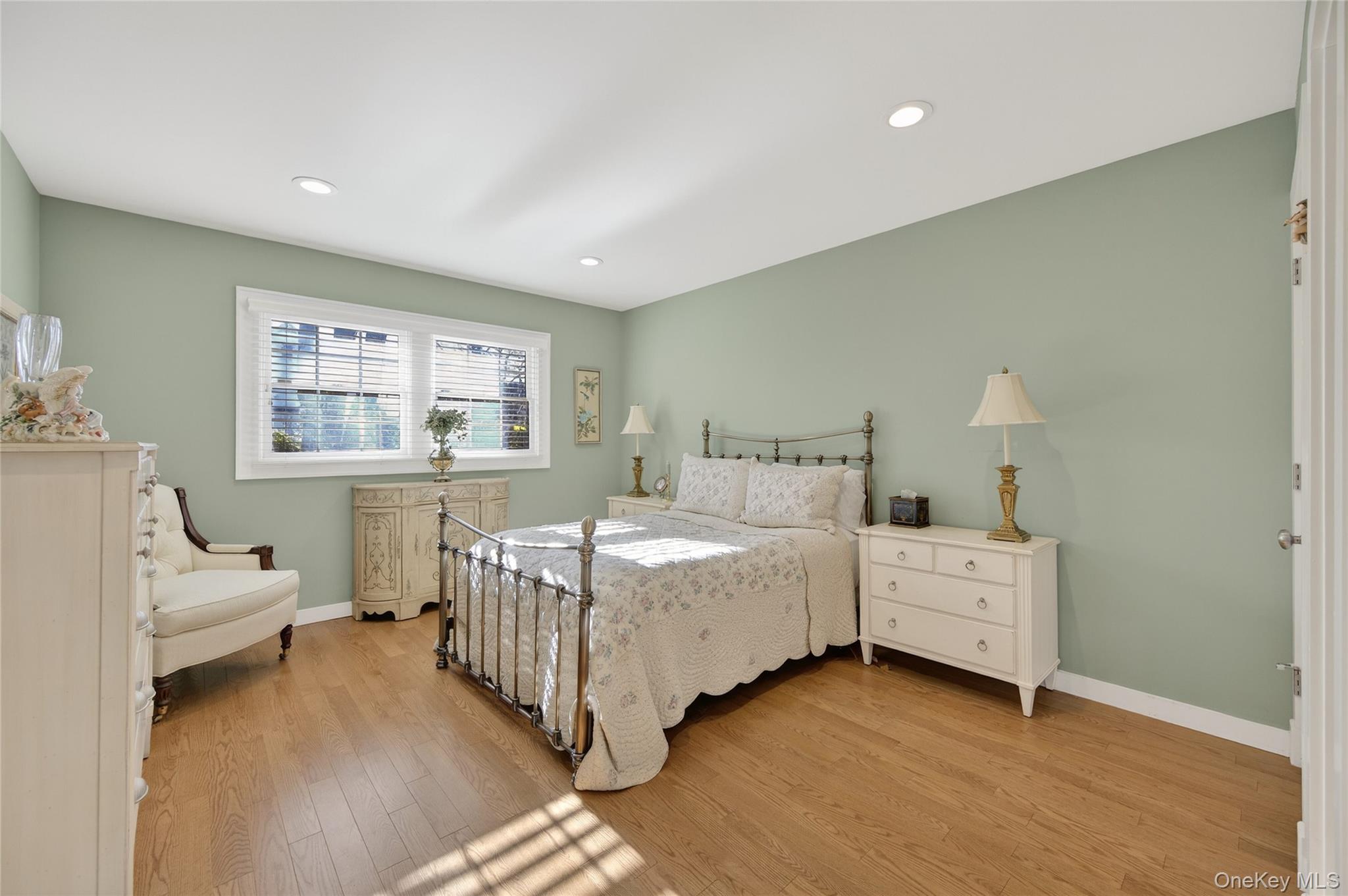 #14 photo, 1 Mechanic Court, Huntington , NY 11743