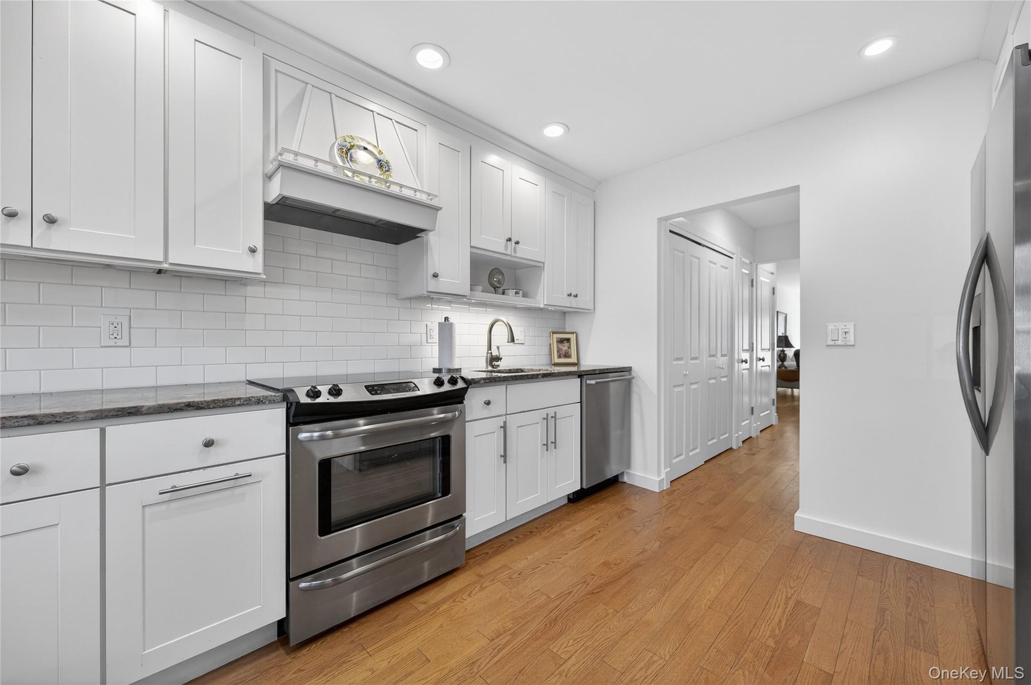 #8 photo, 1 Mechanic Court, Huntington , NY 11743