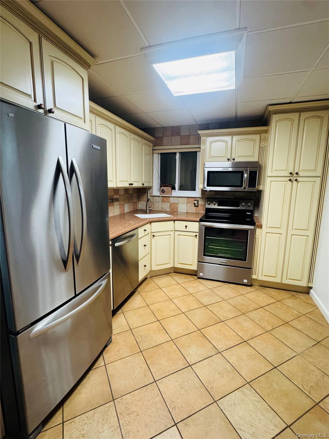 #4 photo, 1215 America Avenue, 东长岛 West Babylon , NY 11704