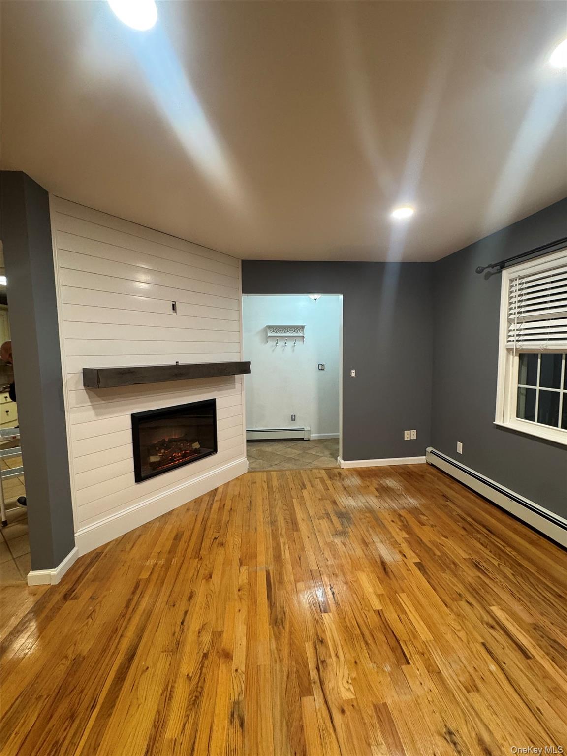 #8 photo, 1215 America Avenue, 东长岛 West Babylon , NY 11704