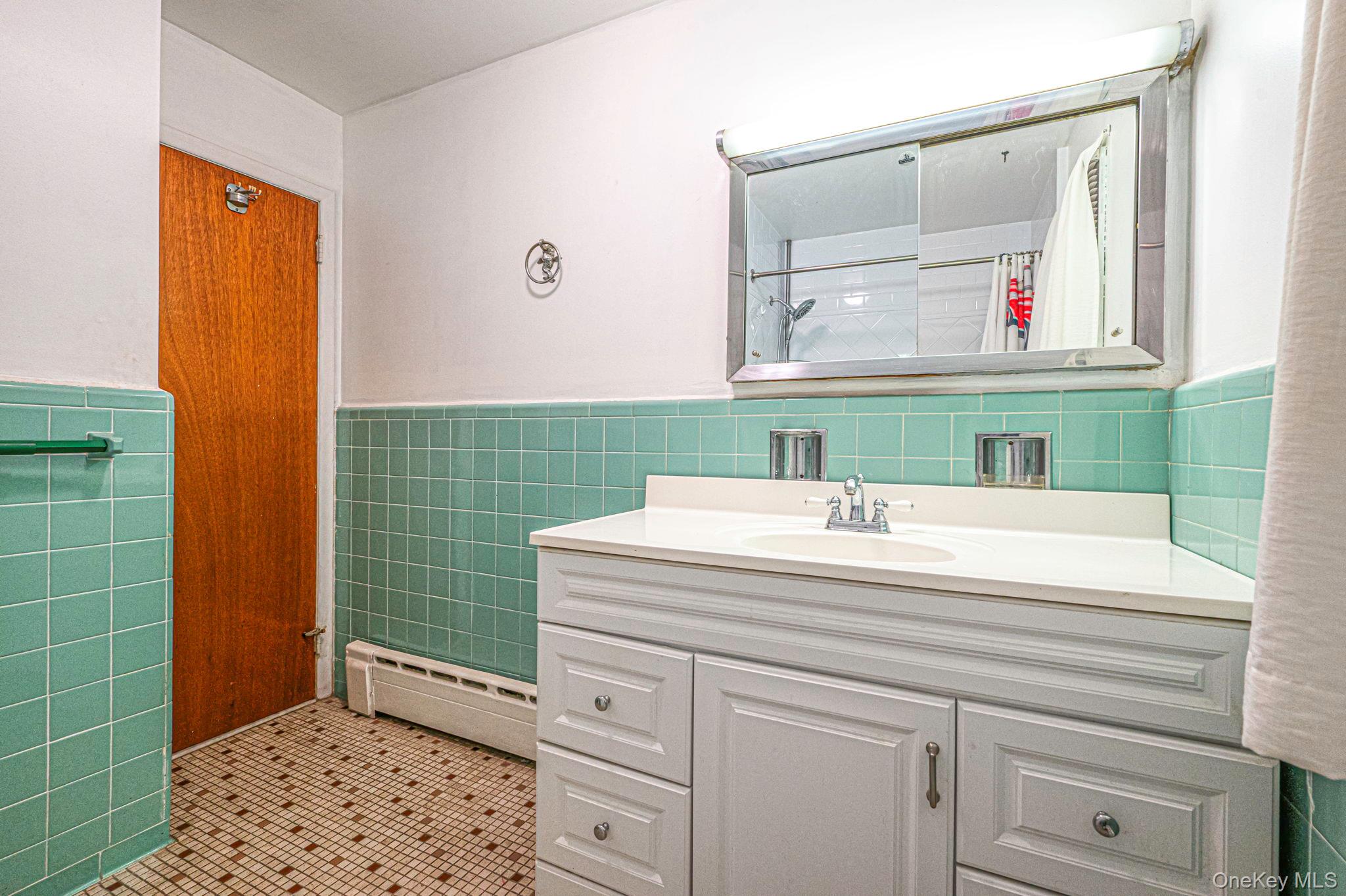 #19 photo, 12 Babylon Street, Islip Terrace , NY 11752