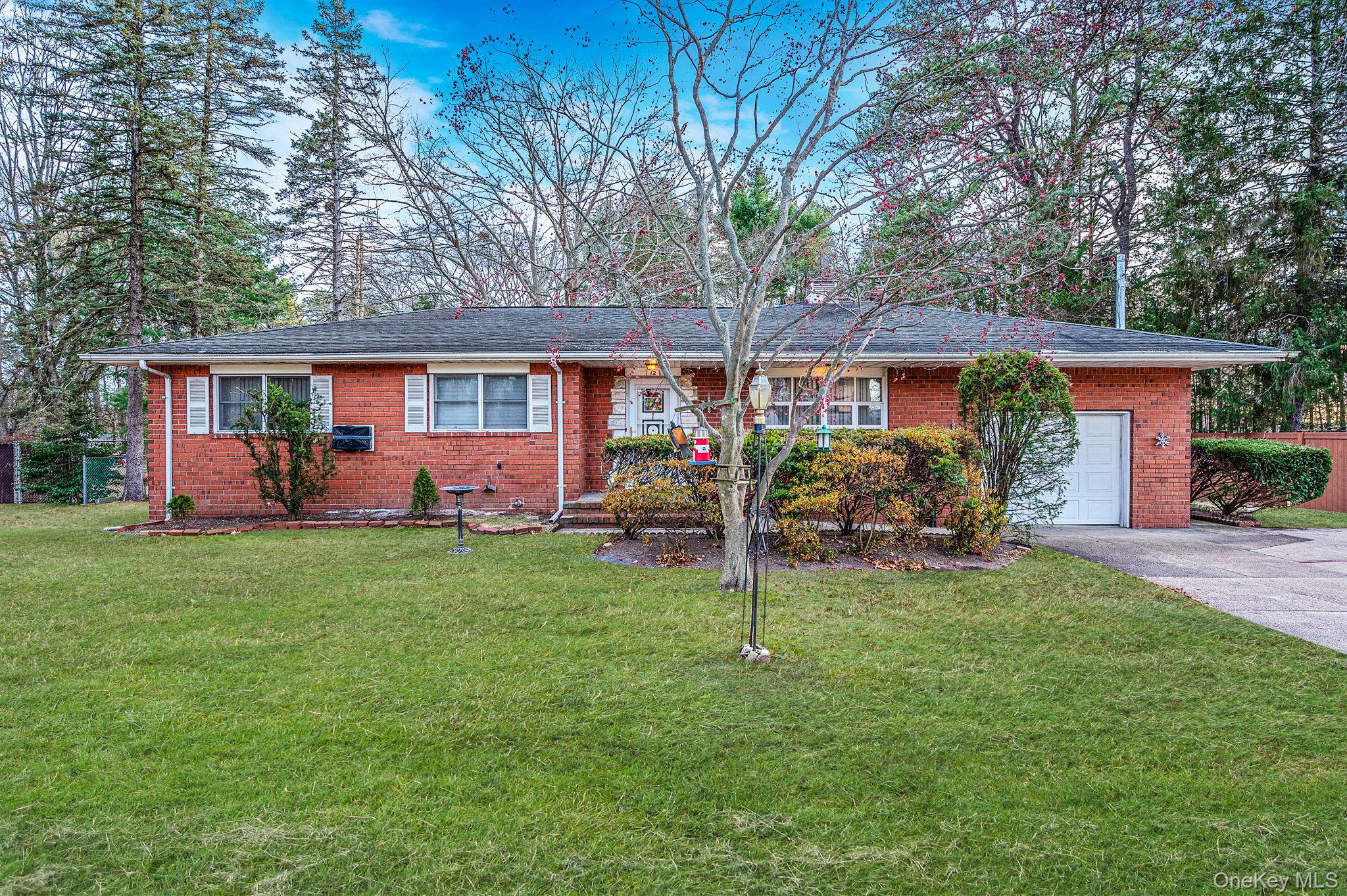 #2 photo, 12 Babylon Street, Islip Terrace , NY 11752