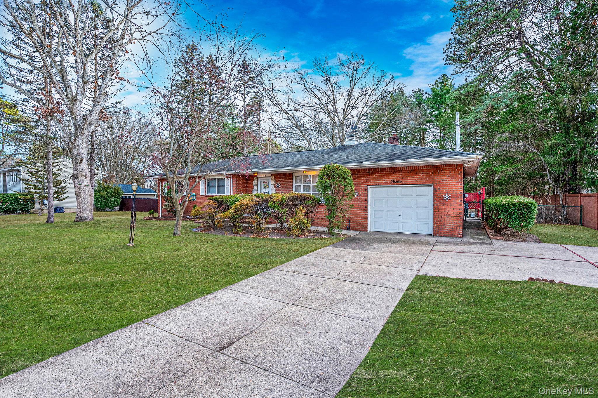 #4 photo, 12 Babylon Street, Islip Terrace , NY 11752