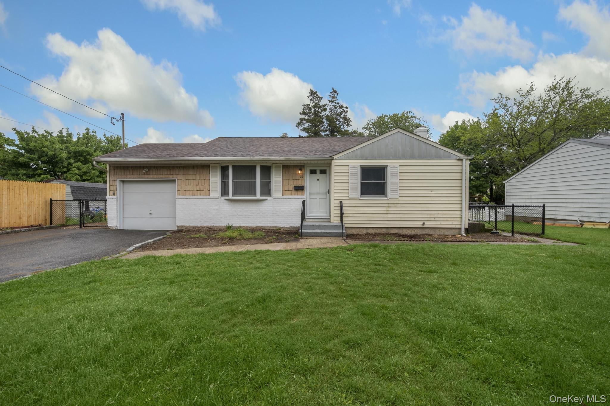 #1 photo, 22 Heath Lane, East Northport , NY 11731