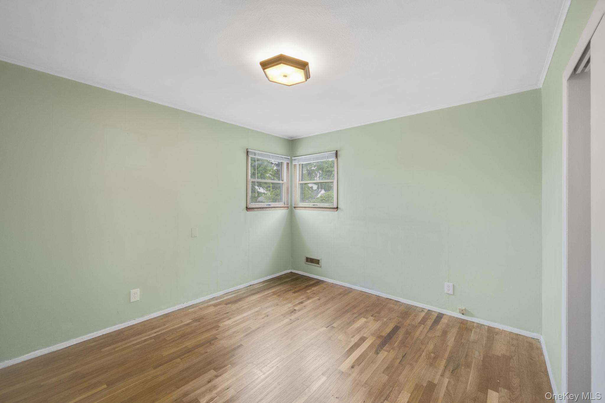 #11 photo, 22 Heath Lane, East Northport , NY 11731