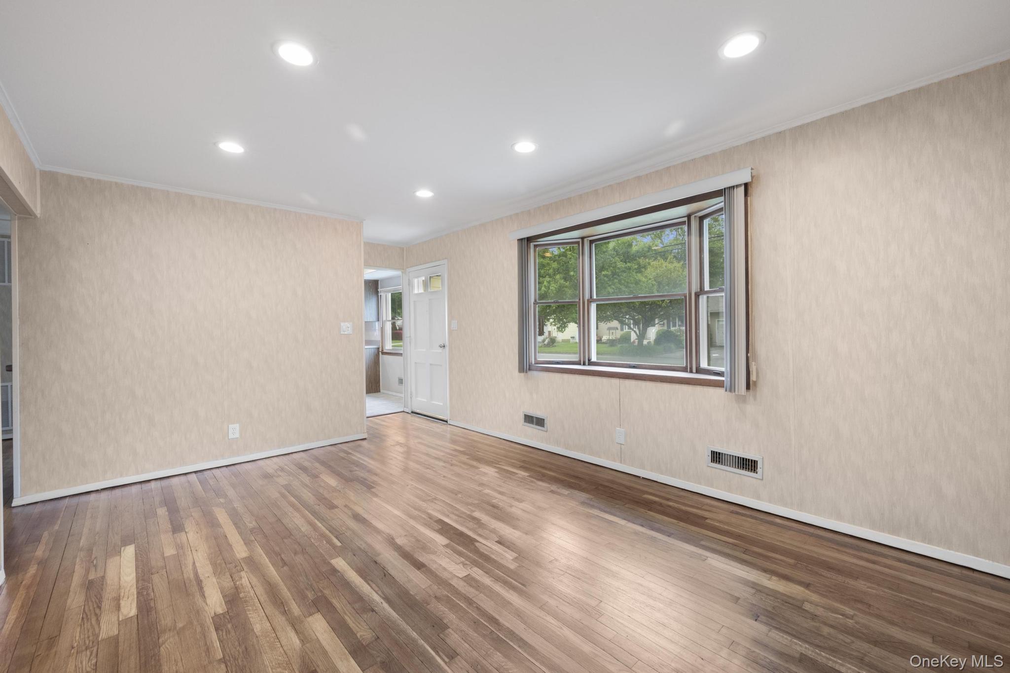 #4 photo, 22 Heath Lane, East Northport , NY 11731