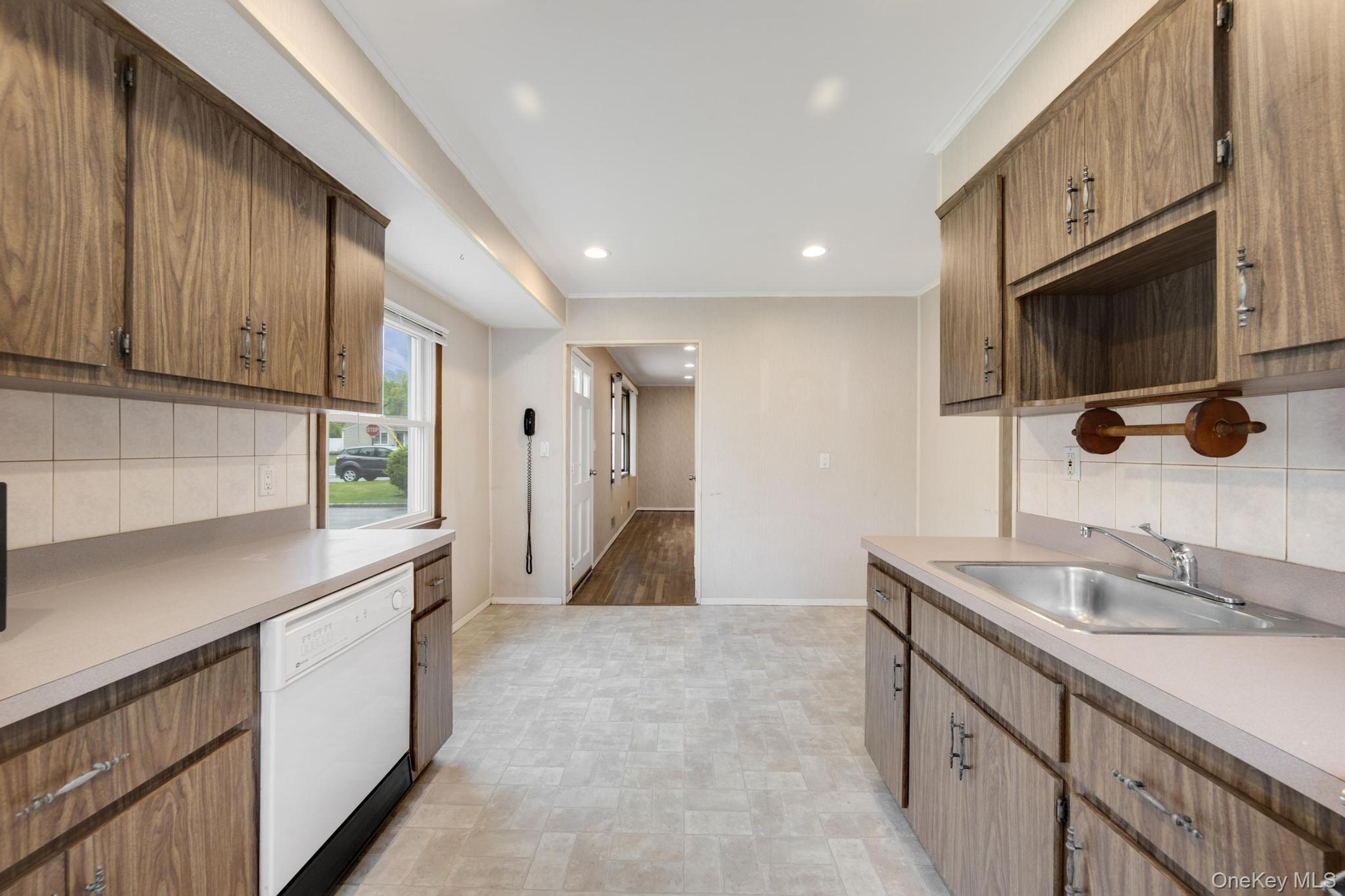 #6 photo, 22 Heath Lane, East Northport , NY 11731