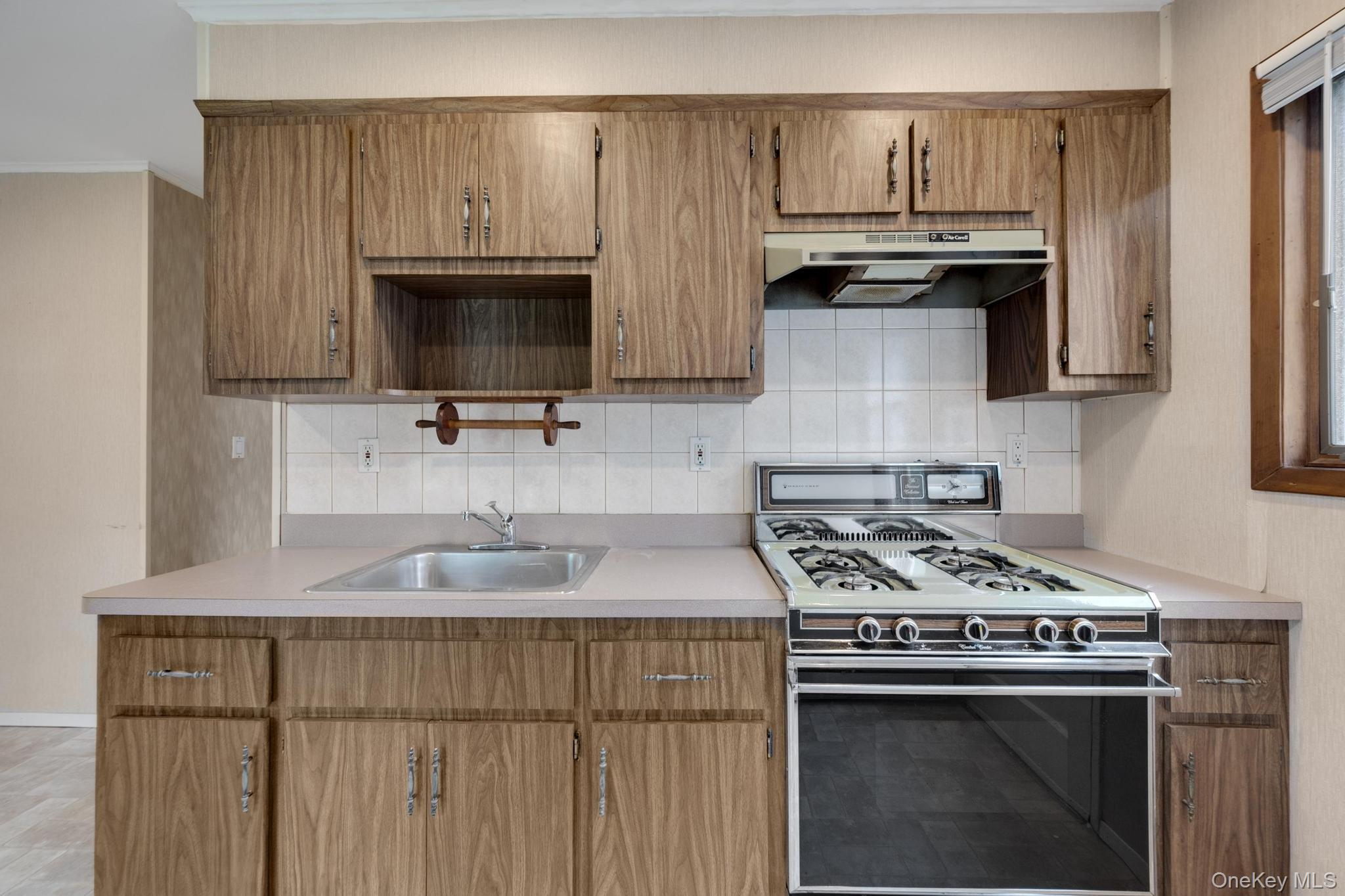 #9 photo, 22 Heath Lane, East Northport , NY 11731