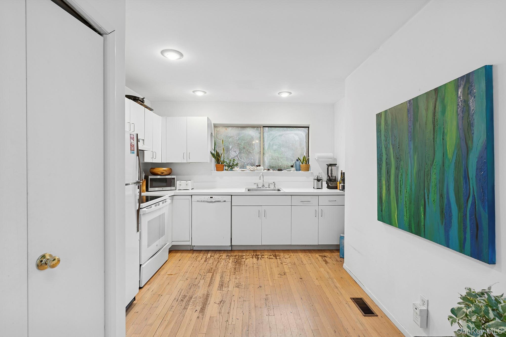 #5 photo, 54 Fox Hunt, Amagansett , NY 11930