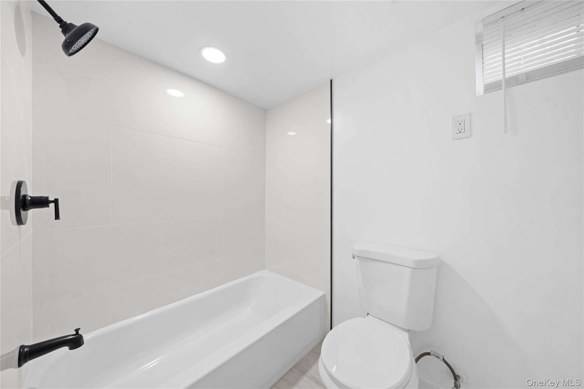 #18 photo, 193 N Arizona Road, West Babylon , NY 11704