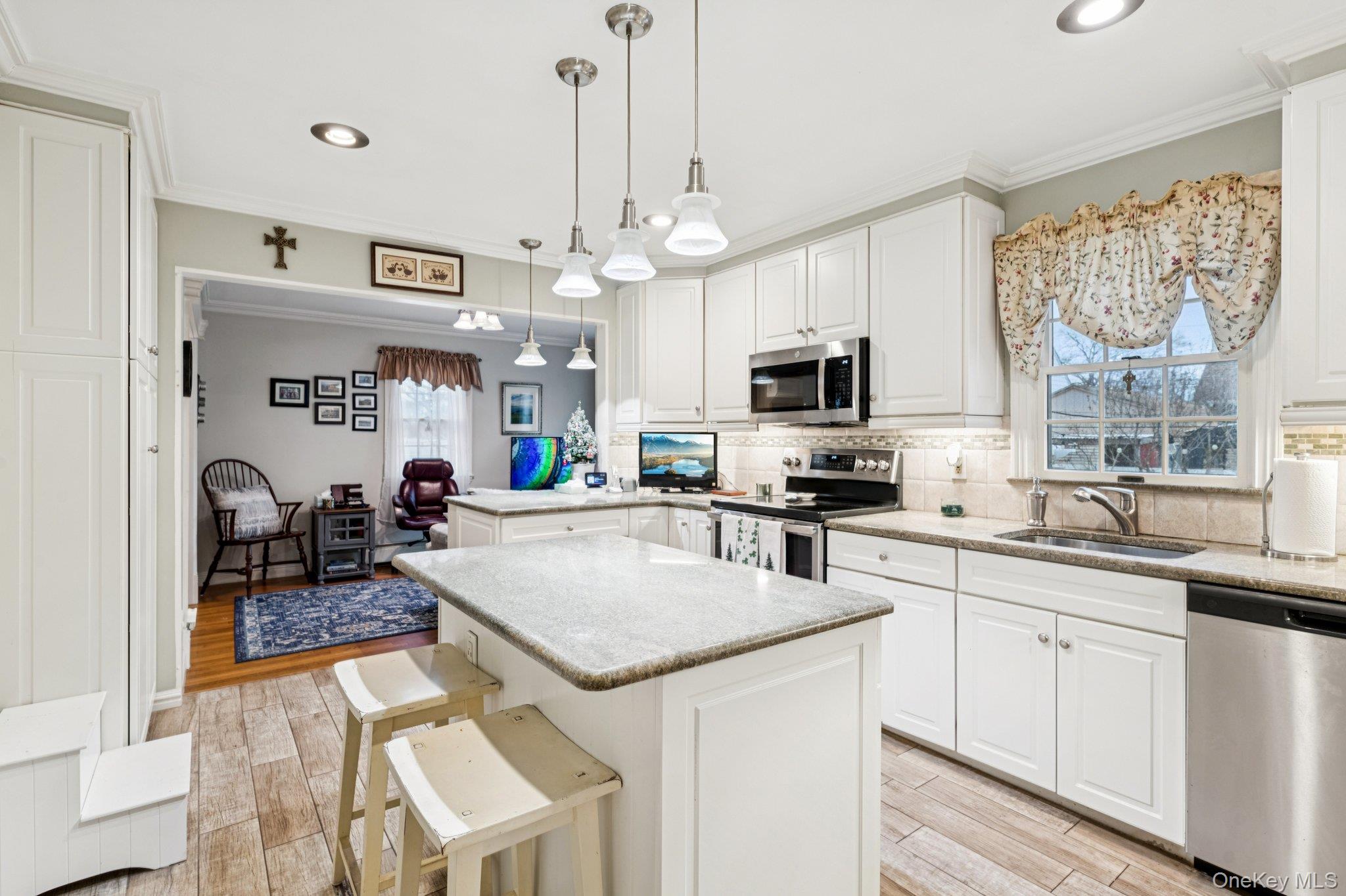 #12 photo, 251 Hamilton Avenue, Massapequa , NY 11758