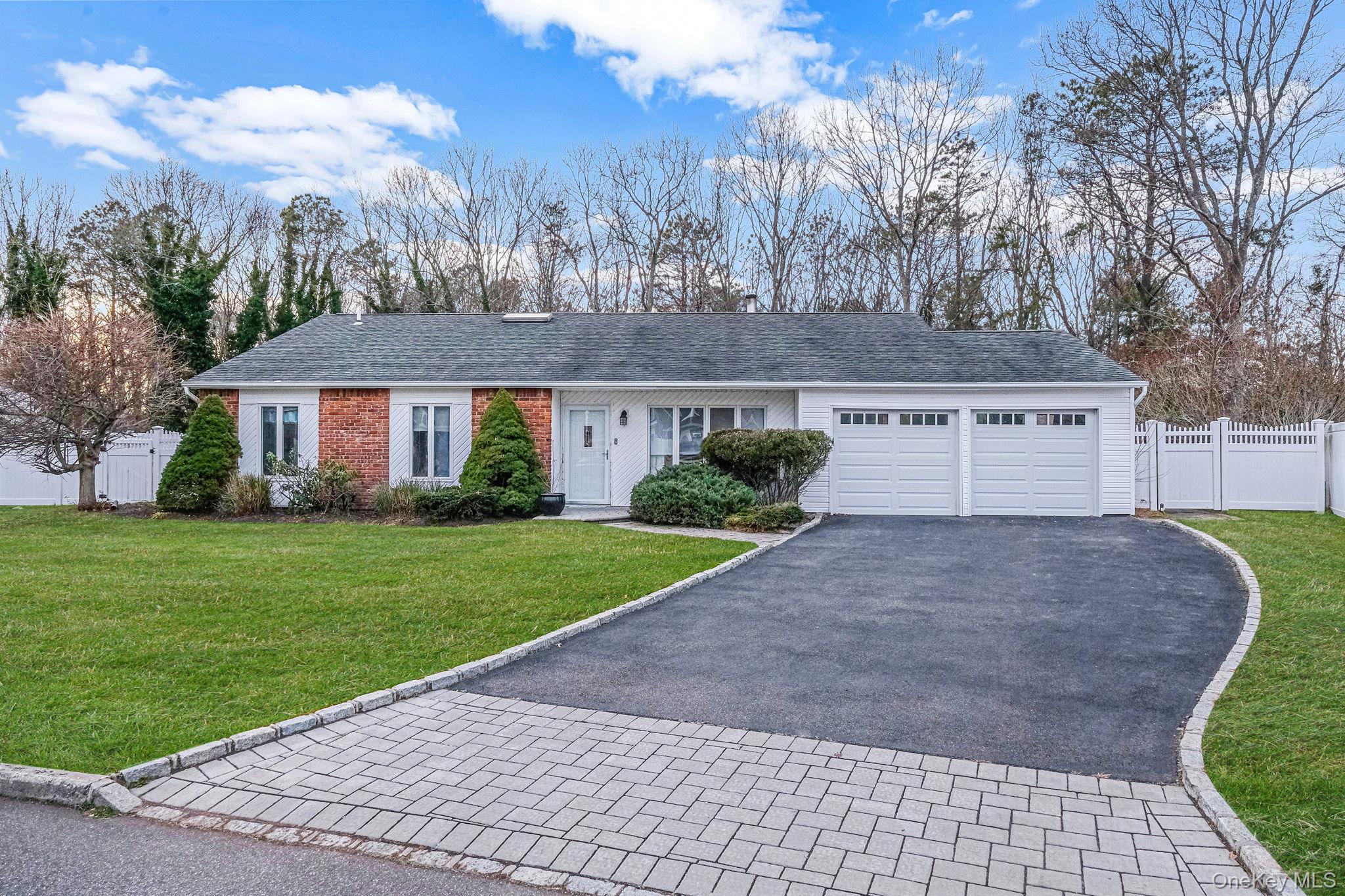 #1 photo, 32 San Rafael Avenue, Саффолк ‖ Holbrook , NY 11741