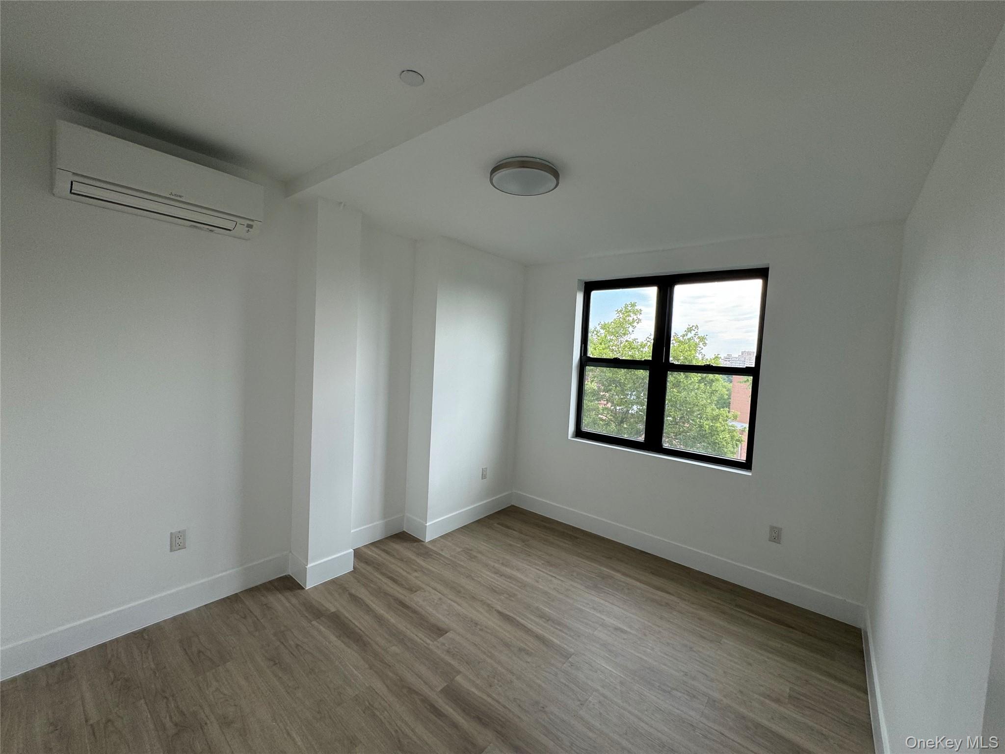 #4 photo, 8403 Lander, Briarwood , NY 11435