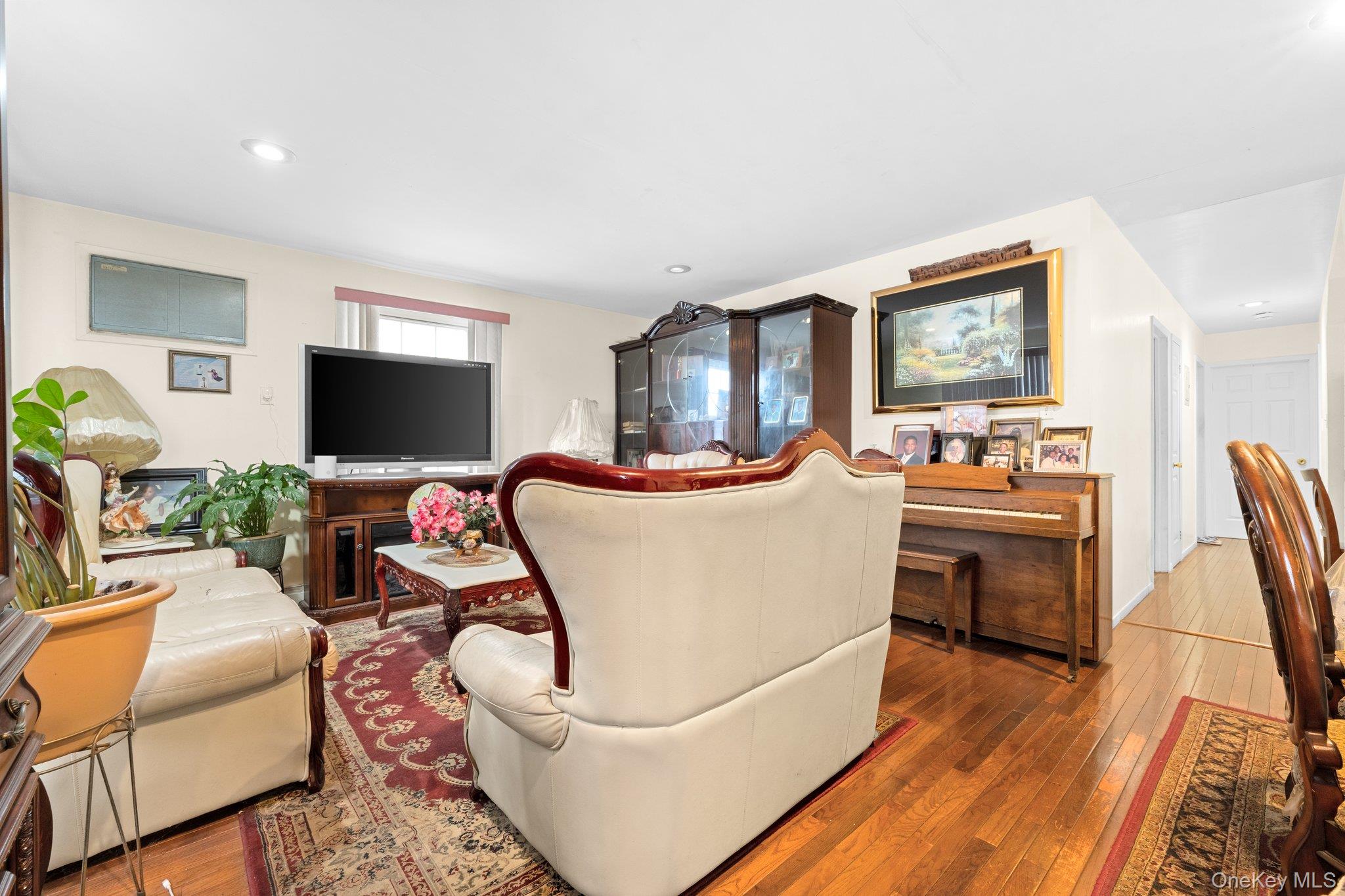 #11 photo, 144-37 223rd Street, Куинс ‖ Springfield Gardens , NY 11413