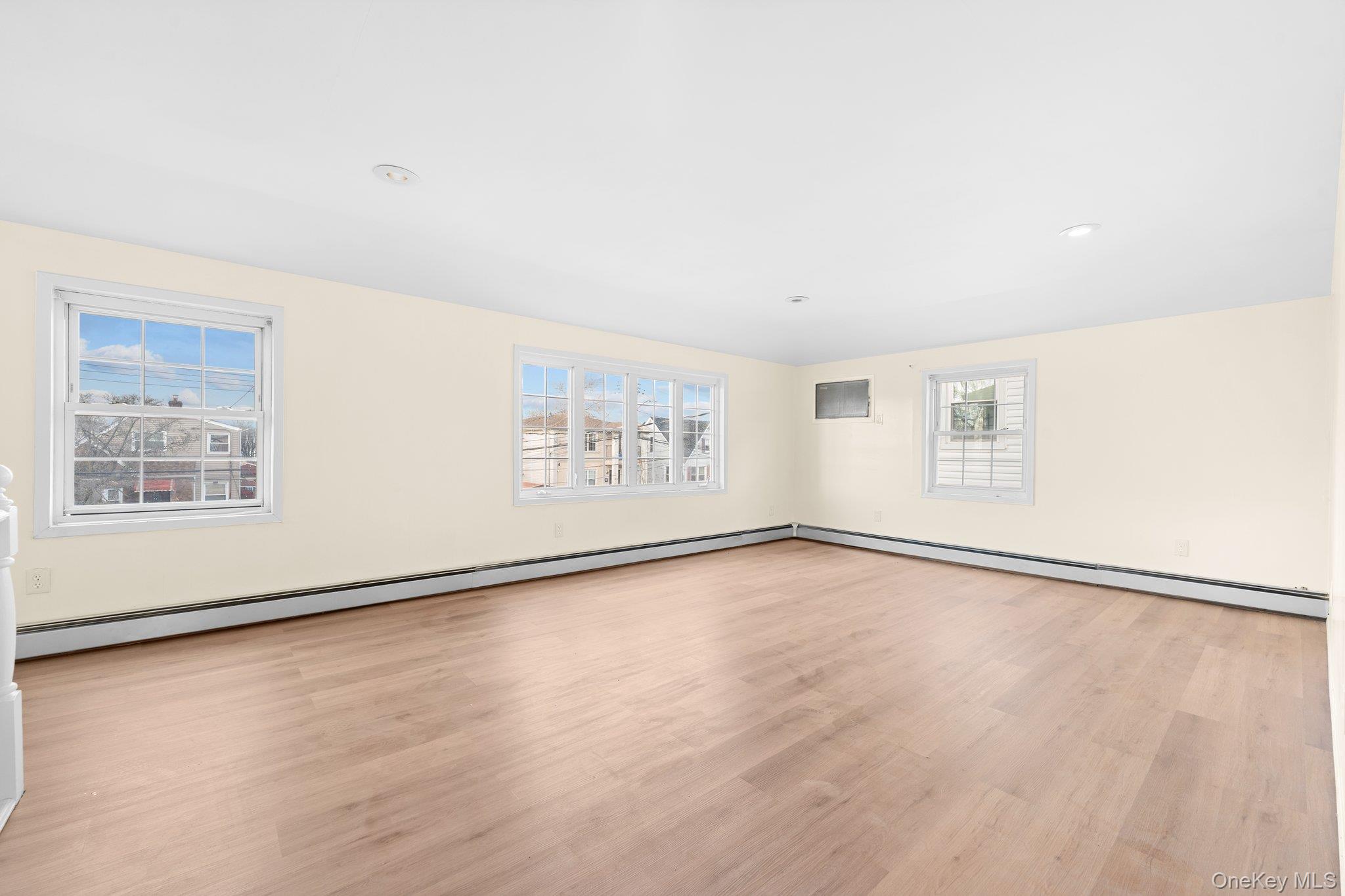 #2 photo, 144-37 223rd Street, Куинс ‖ Springfield Gardens , NY 11413