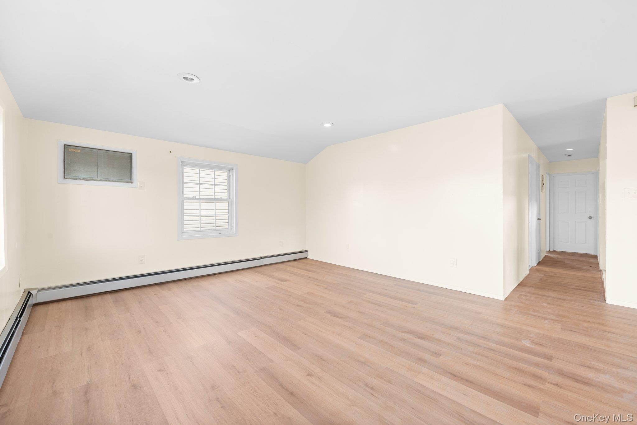 #3 photo, 144-37 223rd Street, Куинс ‖ Springfield Gardens , NY 11413