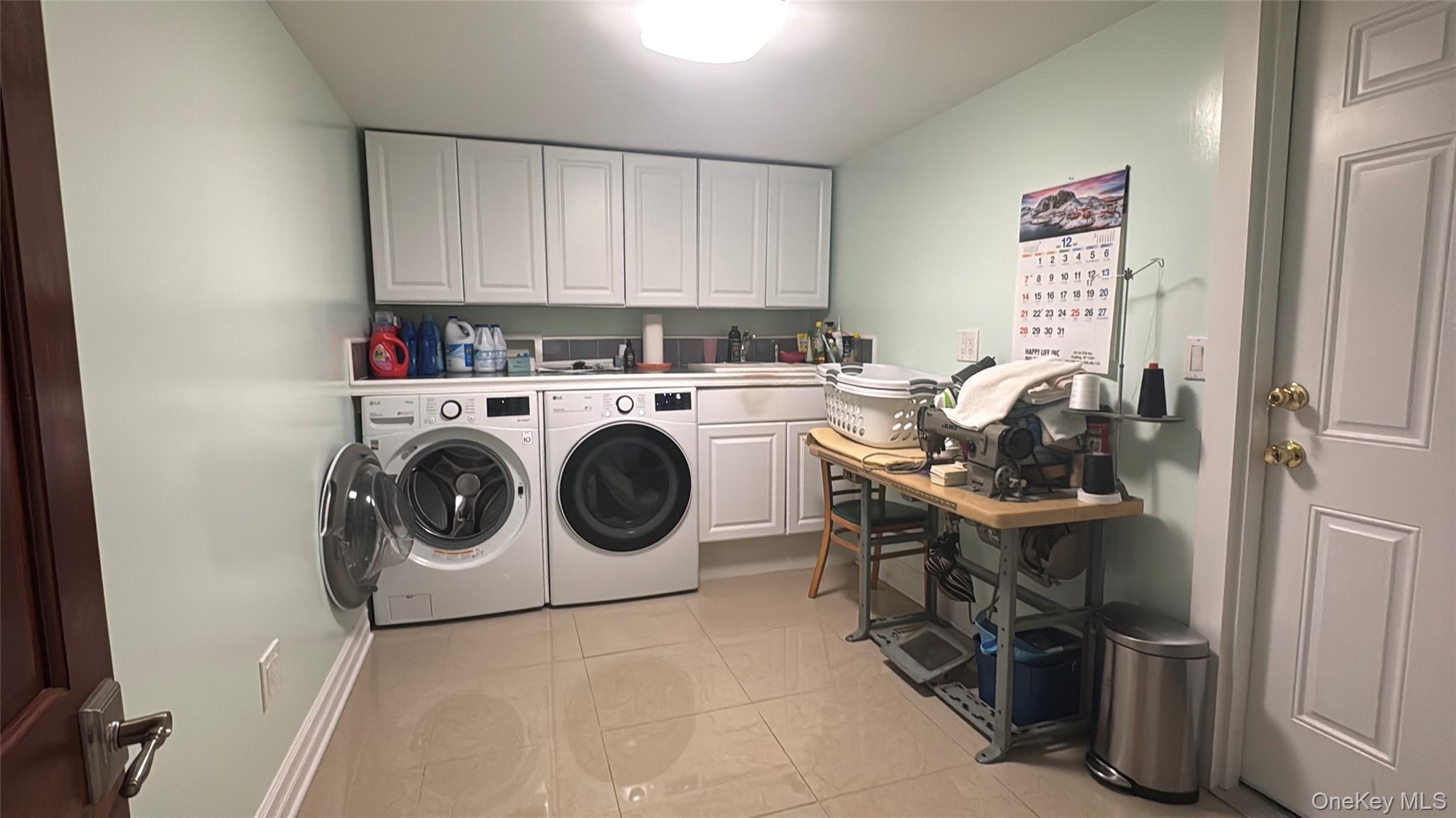 #10 photo, 4020 249th Street, Little Neck , NY 11363