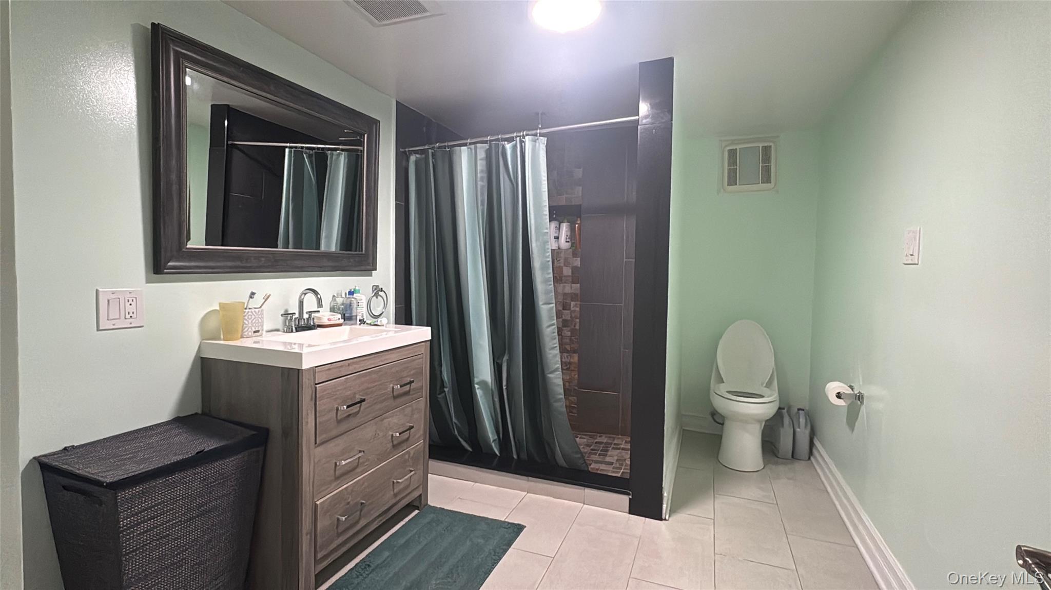 #11 photo, 4020 249th Street, Little Neck , NY 11363