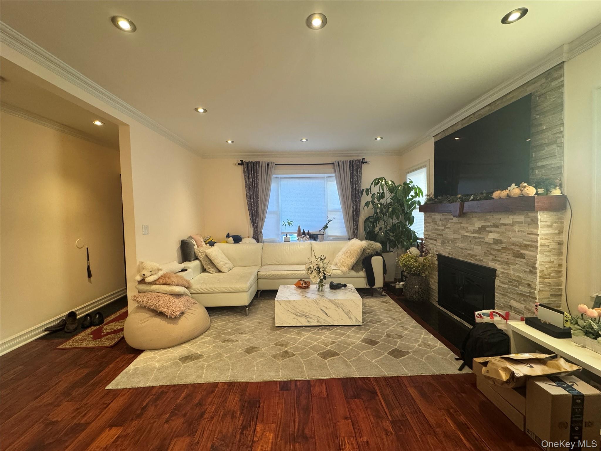 #8 photo, 4020 249th Street, Little Neck , NY 11363