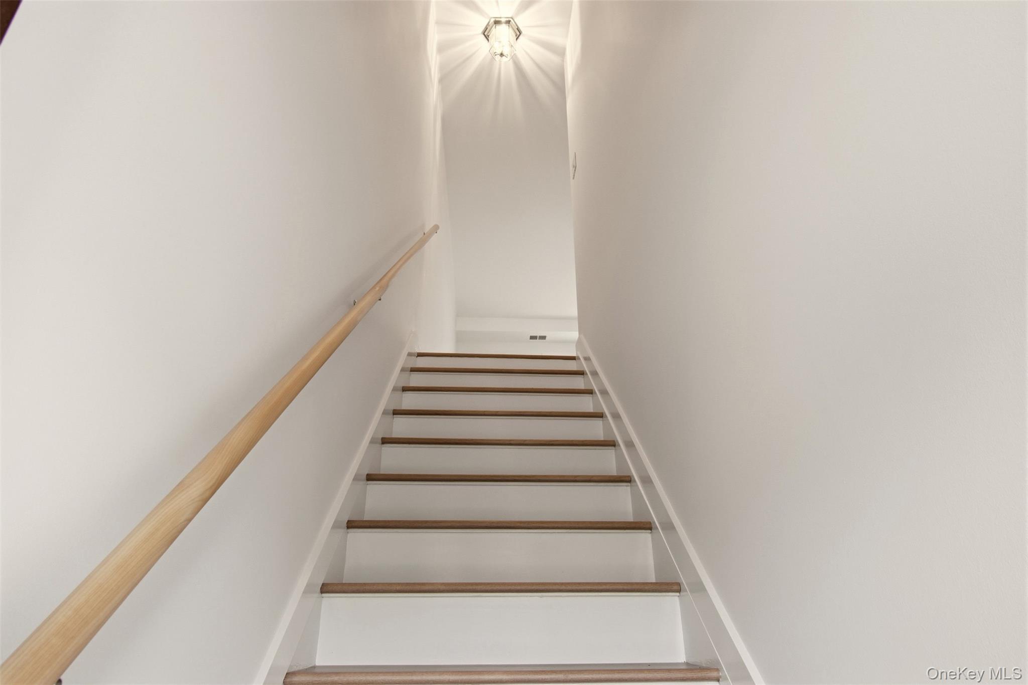 #5 photo, 8 Dogwood Court, Selden , NY 11784