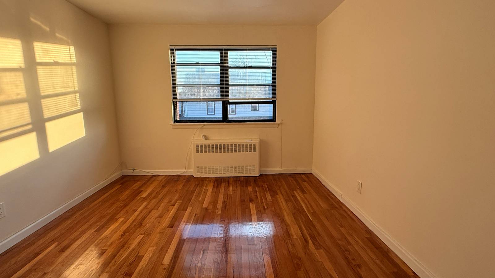 #10 photo, 167-22 Northern Blvd, Flushing , NY 11358