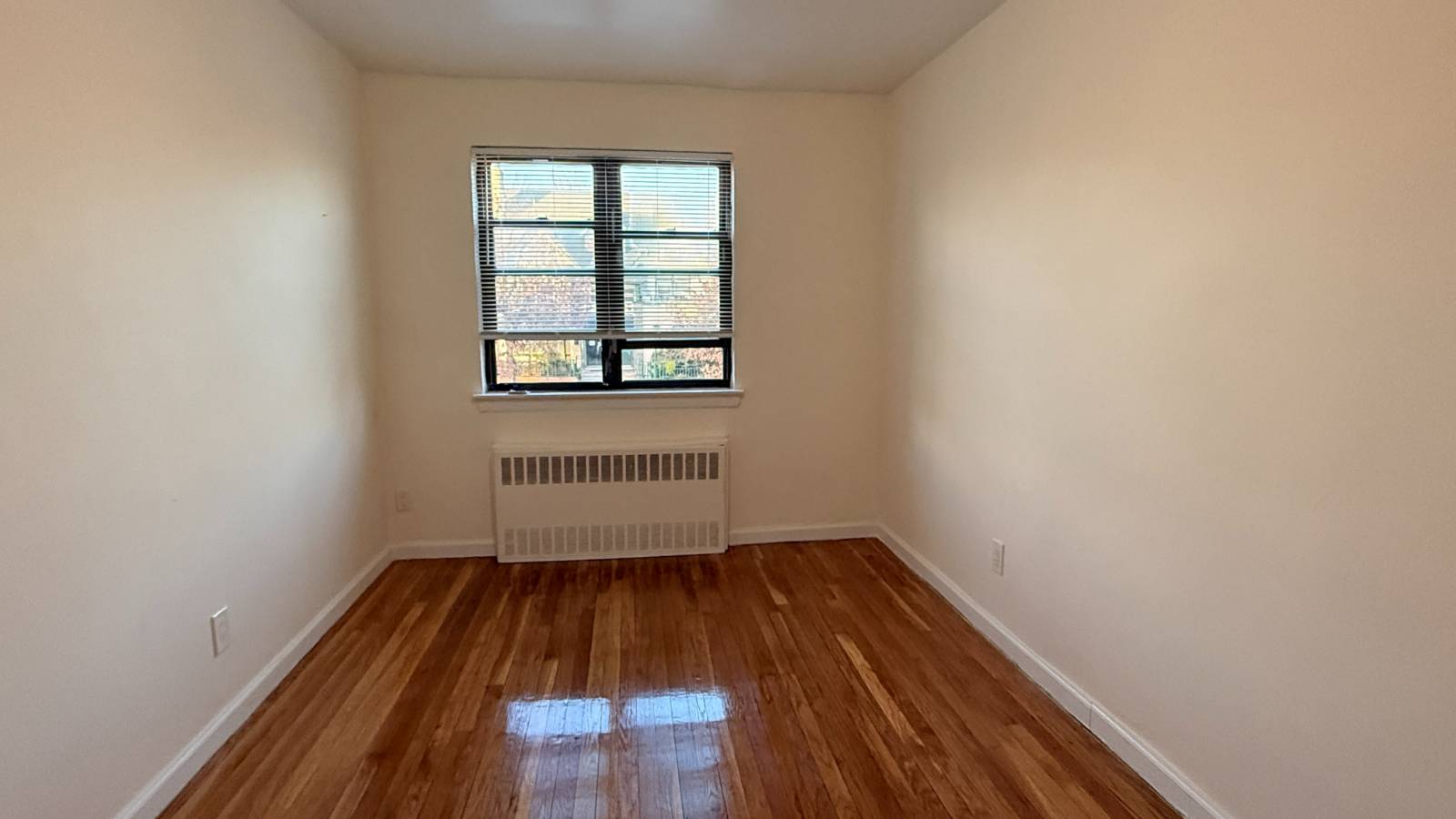 #11 photo, 167-22 Northern Blvd, Flushing , NY 11358