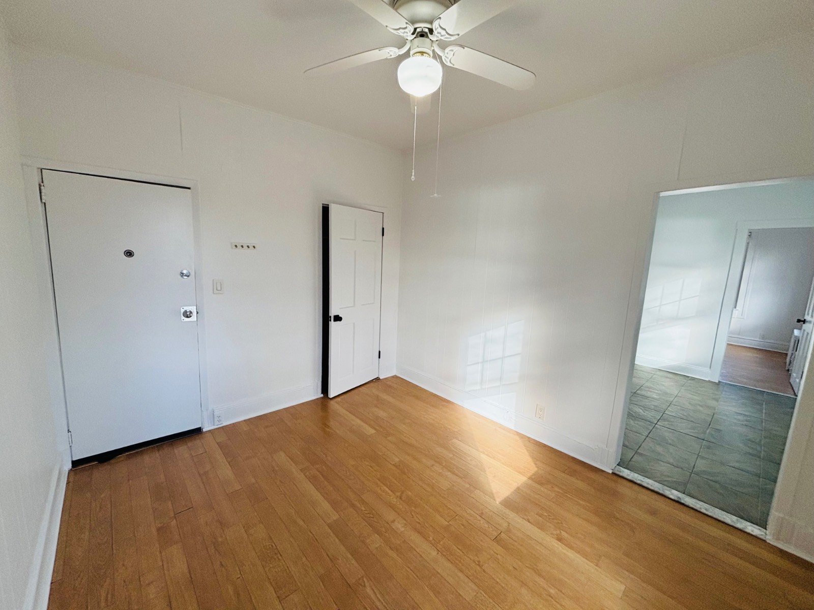 #2 photo, 420 Littleworth Ln, #8, Sea Cliff , NY 11579