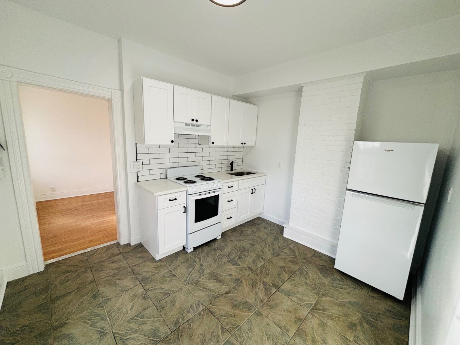 #6 photo, 420 Littleworth Ln, #8, Sea Cliff , NY 11579