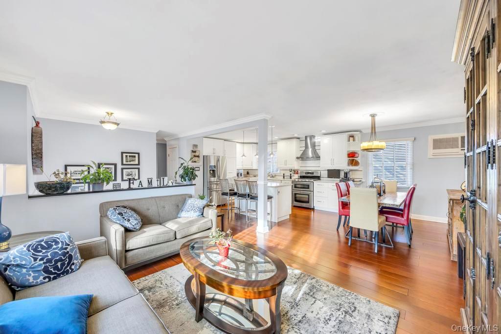 #8 photo, 57 New South Road, নাসাউ কাউন্টি Hicksville , NY 11801