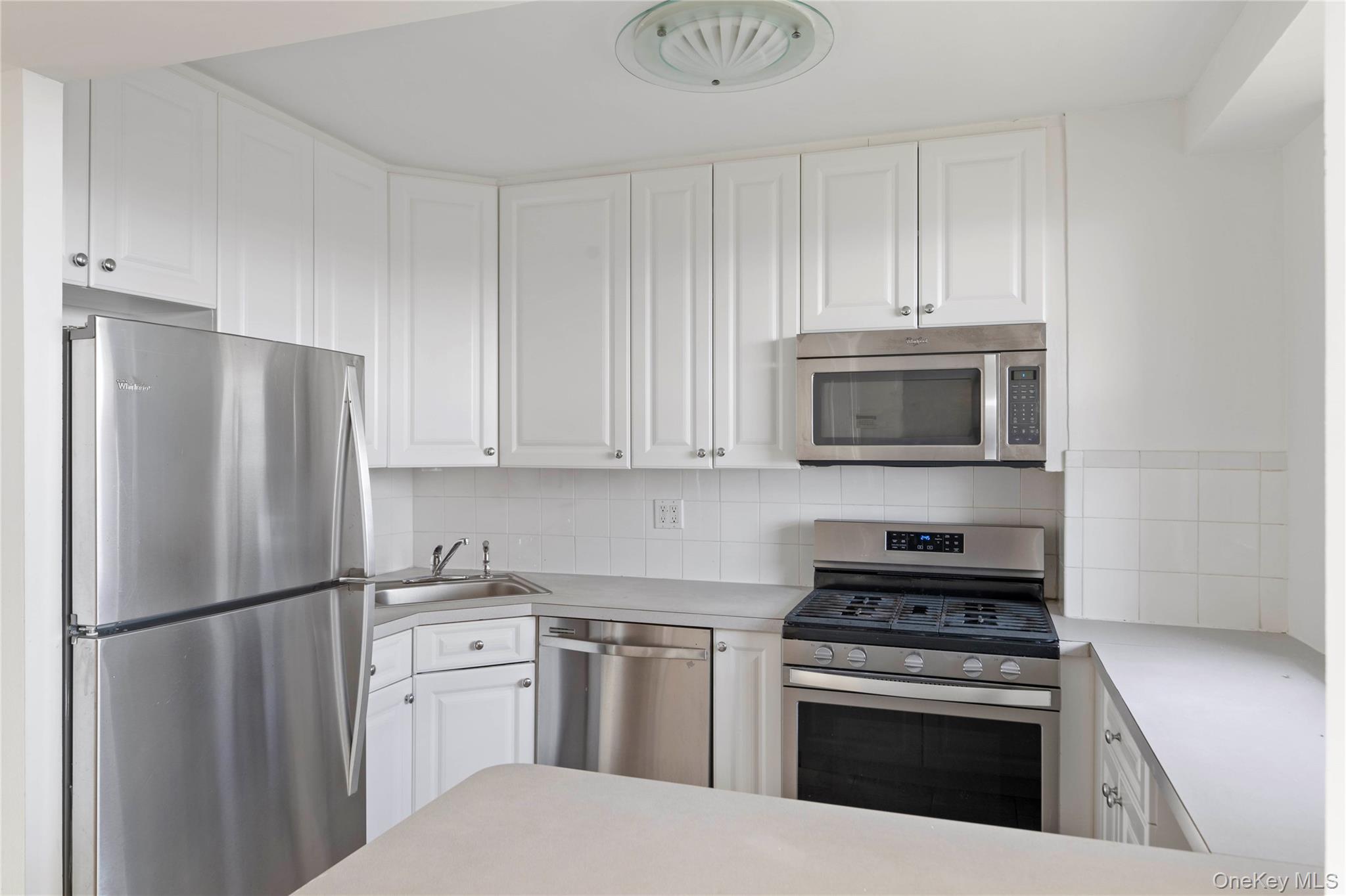 #6 photo, 5900 Arlington Avenue, Bronx , NY 10471