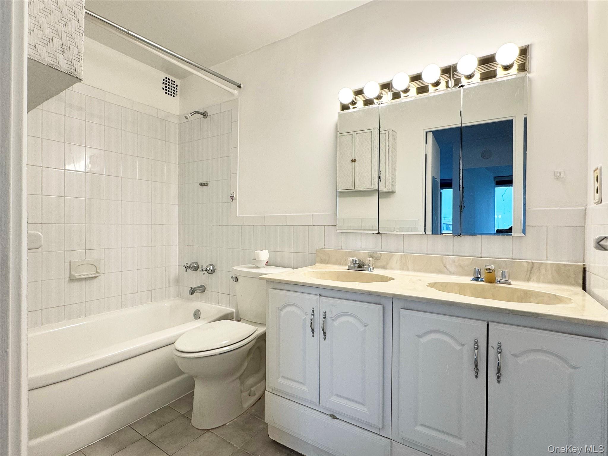 #10 photo, 162-40 9 Avenue, Beechhurst , NY 11357