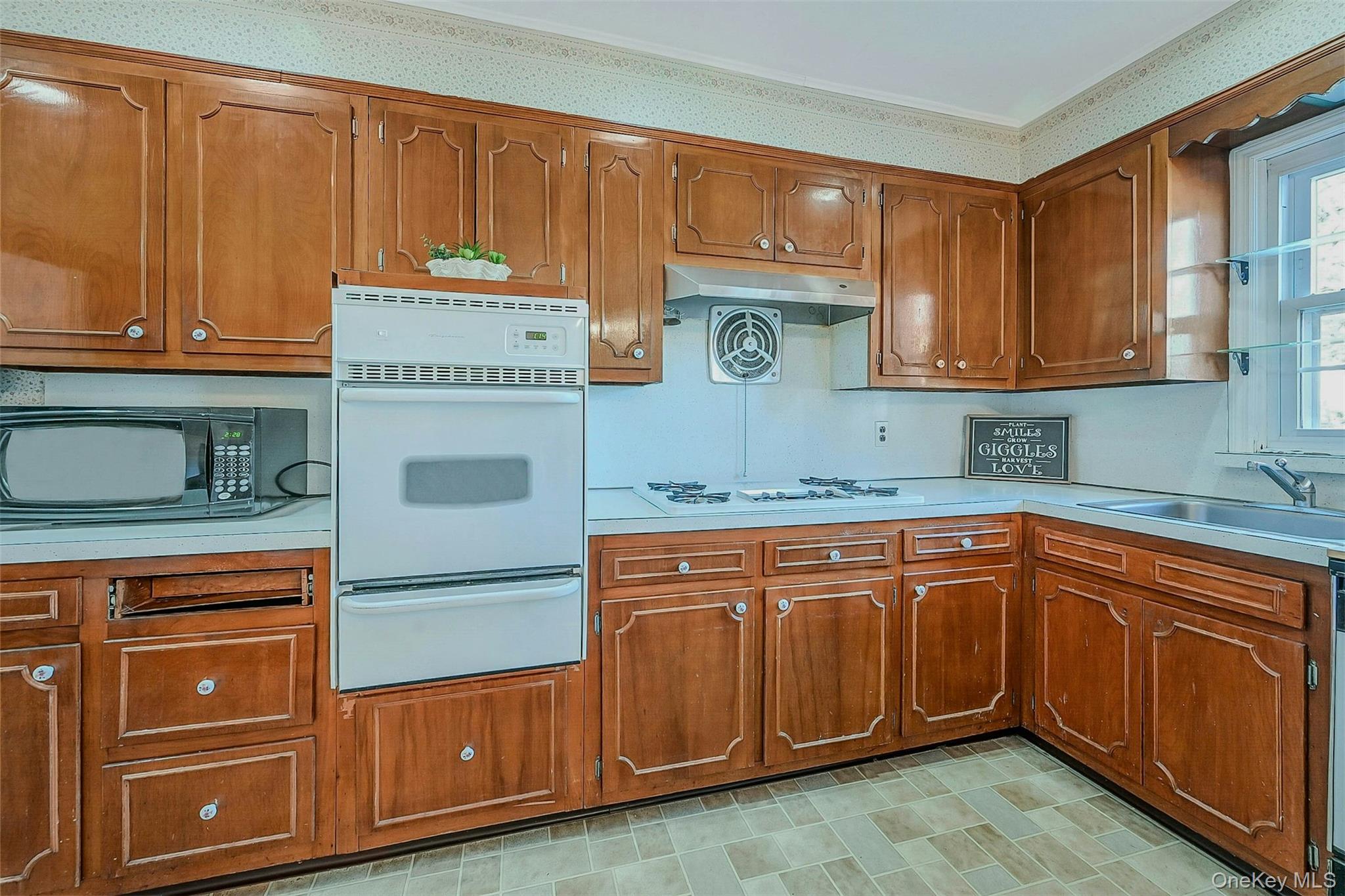 #12 photo, 11 Doxsee Place, Islip , NY 11751