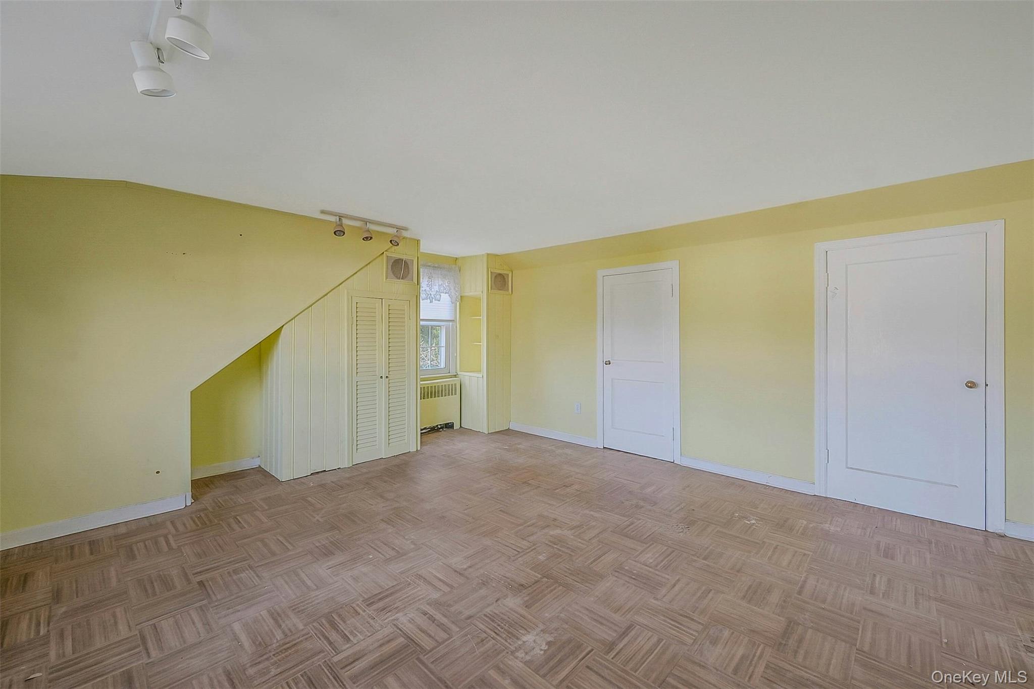 #18 photo, 11 Doxsee Place, Islip , NY 11751